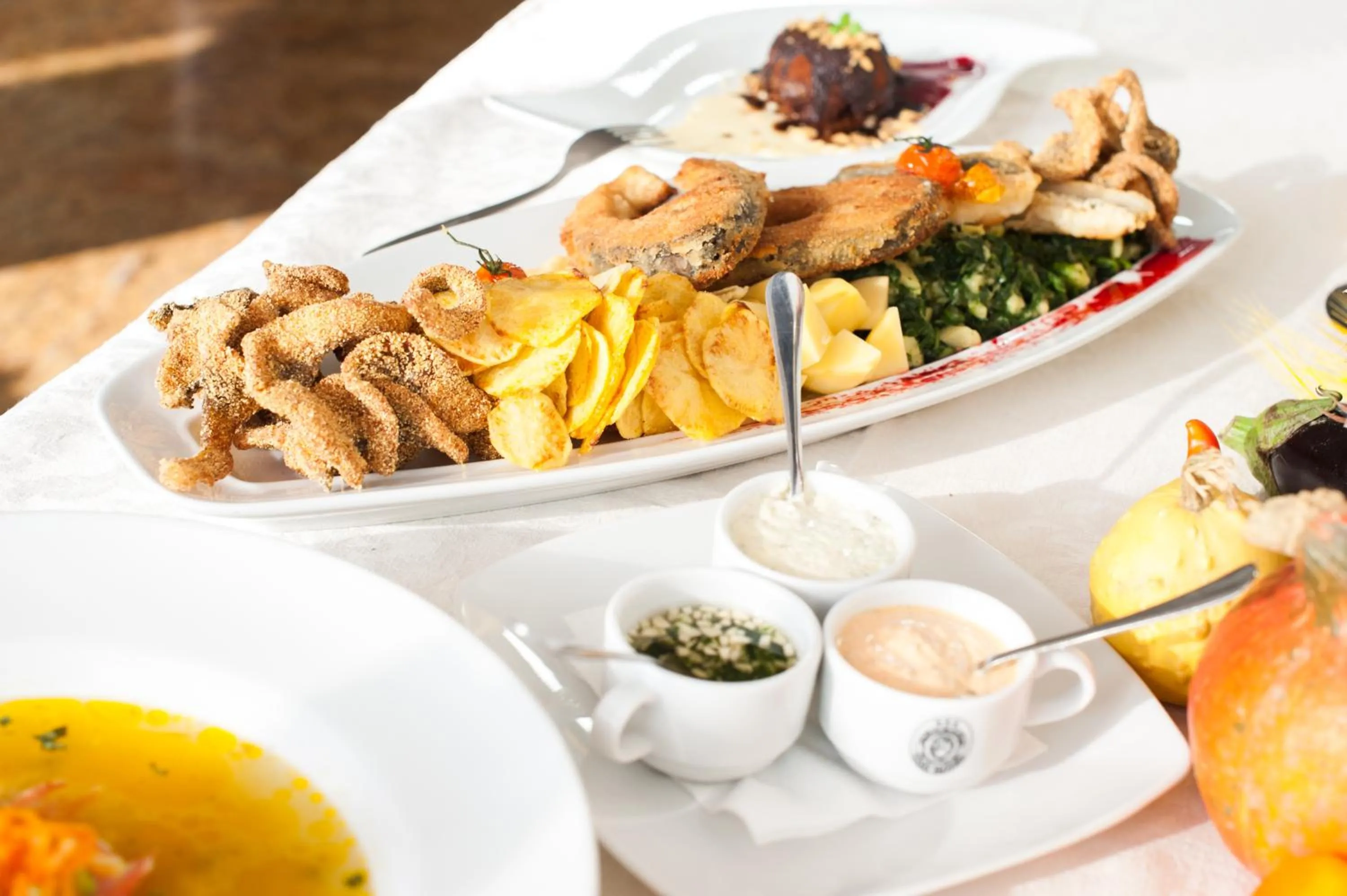 Restaurant/places to eat in ZOO hotel