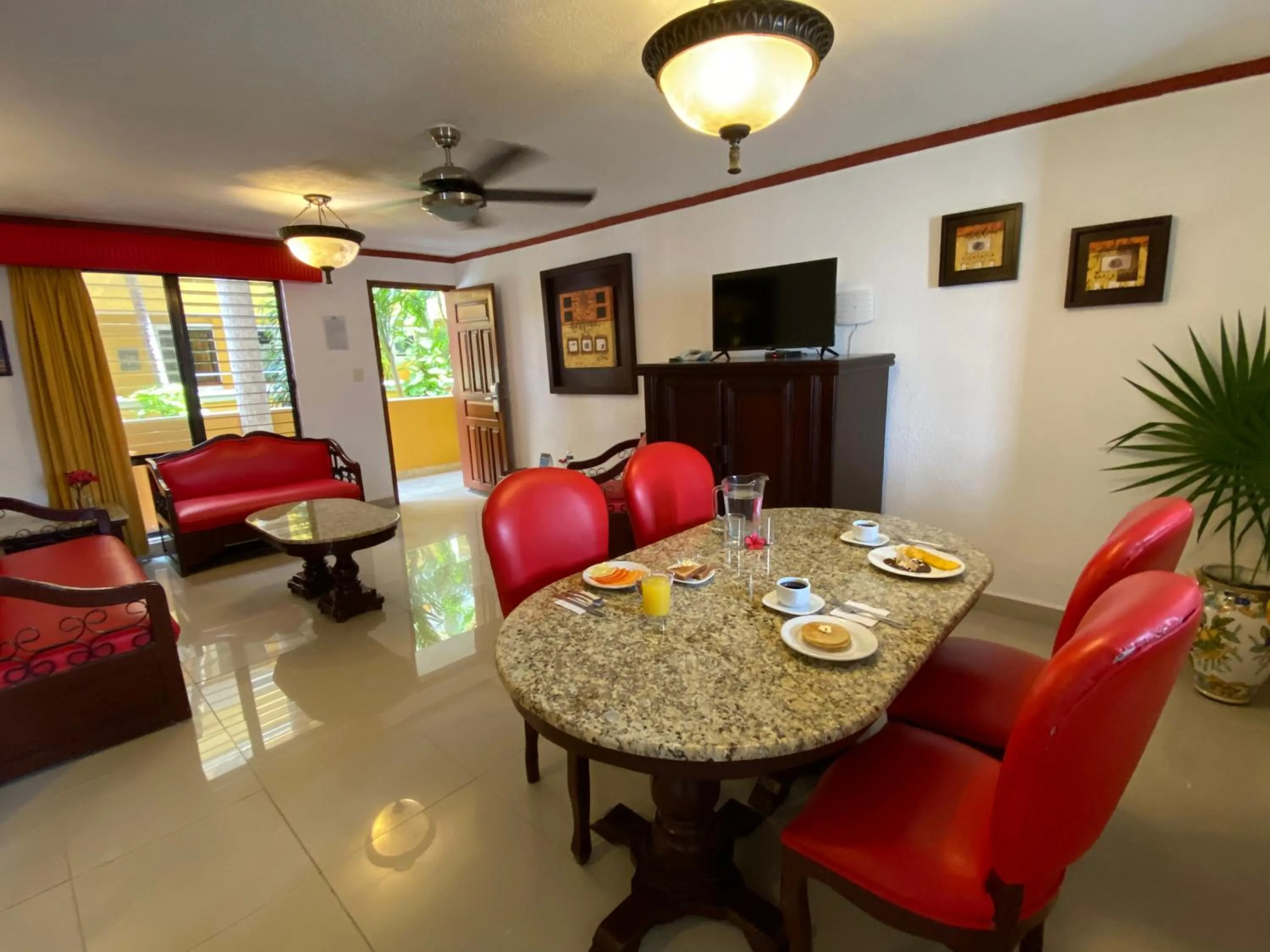 Dining area in Hotel Las Golondrinas