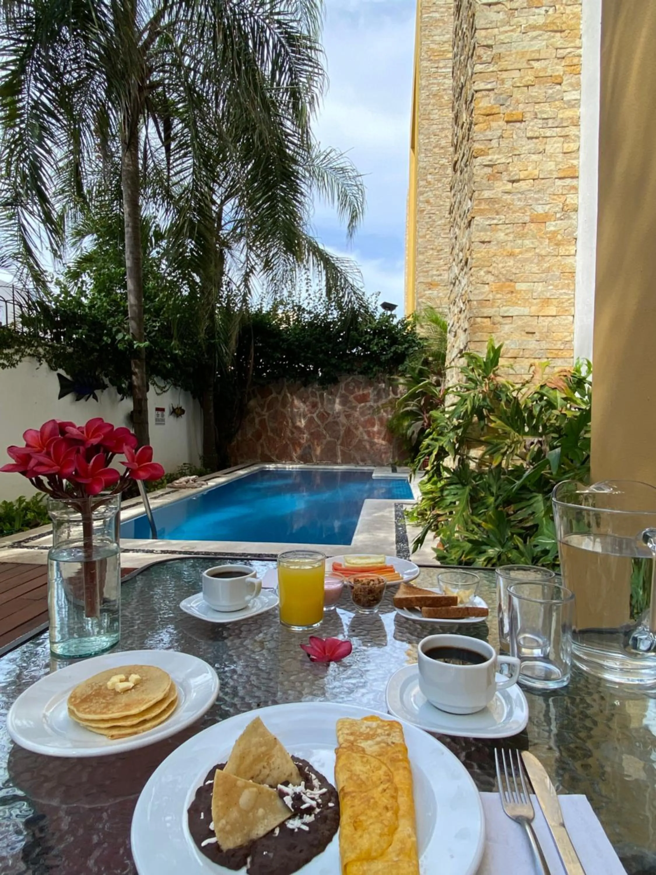 Pool view in Hotel Las Golondrinas