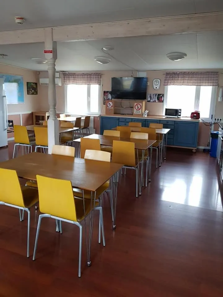 Communal kitchen in Håknäs Vandrarhem