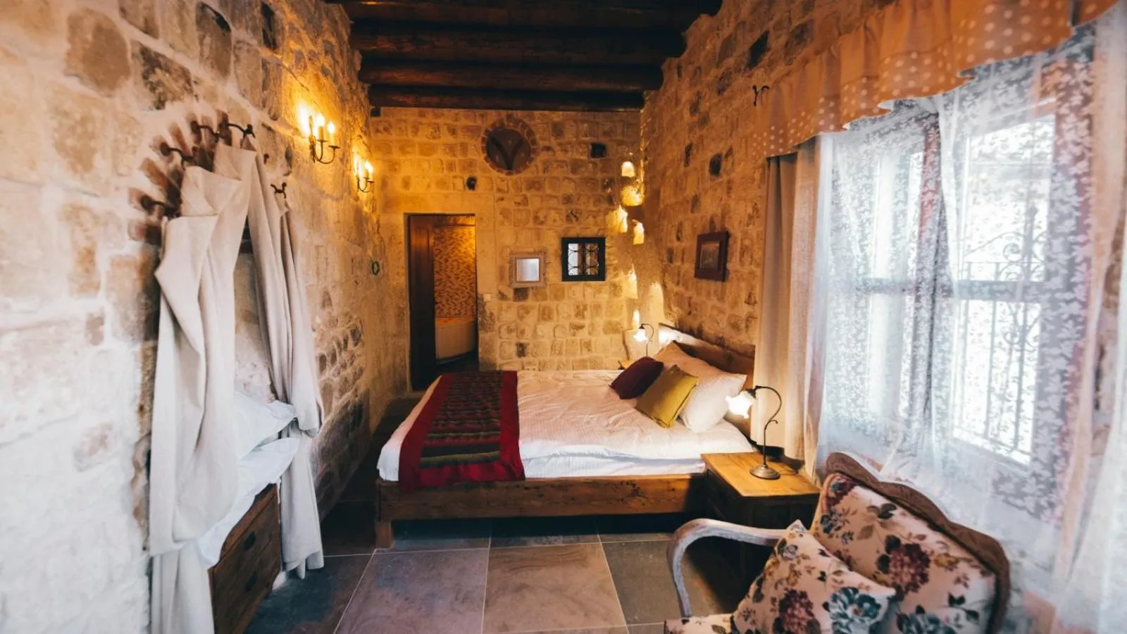 Photo of the whole room, Bed in Cappadocia Old Houses