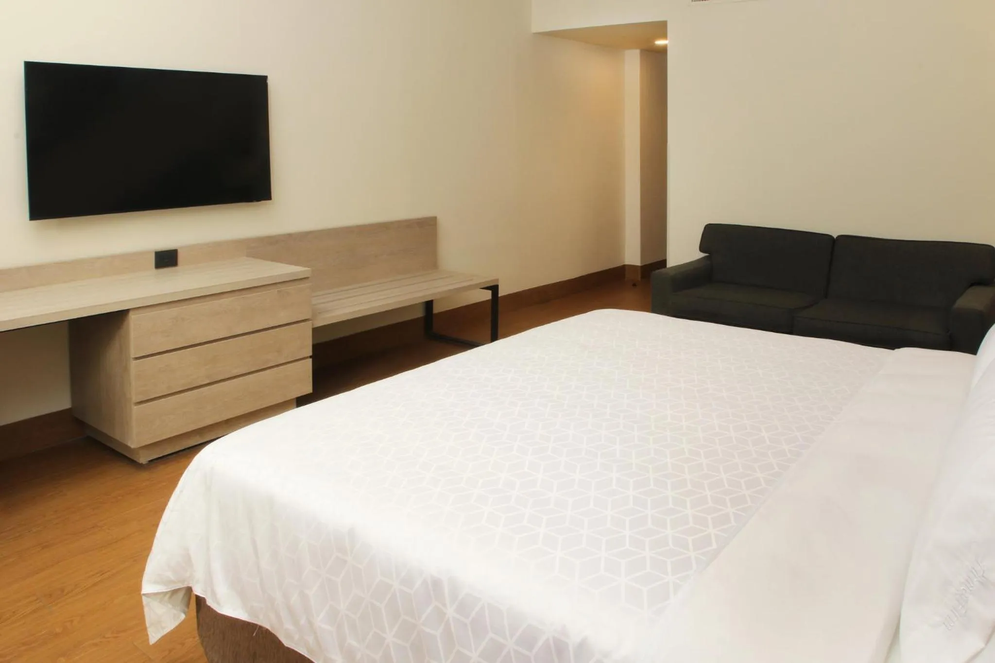 Photo of the whole room, Bed in Holiday Inn Express - Monterrey - Tecnologico by IHG