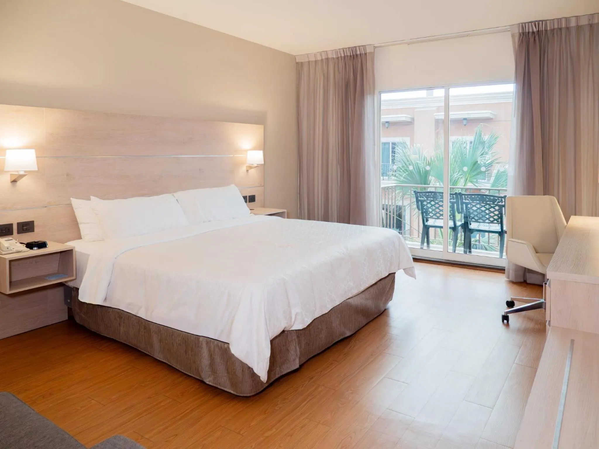 Photo of the whole room, Bed in Holiday Inn Express - Monterrey - Tecnologico by IHG