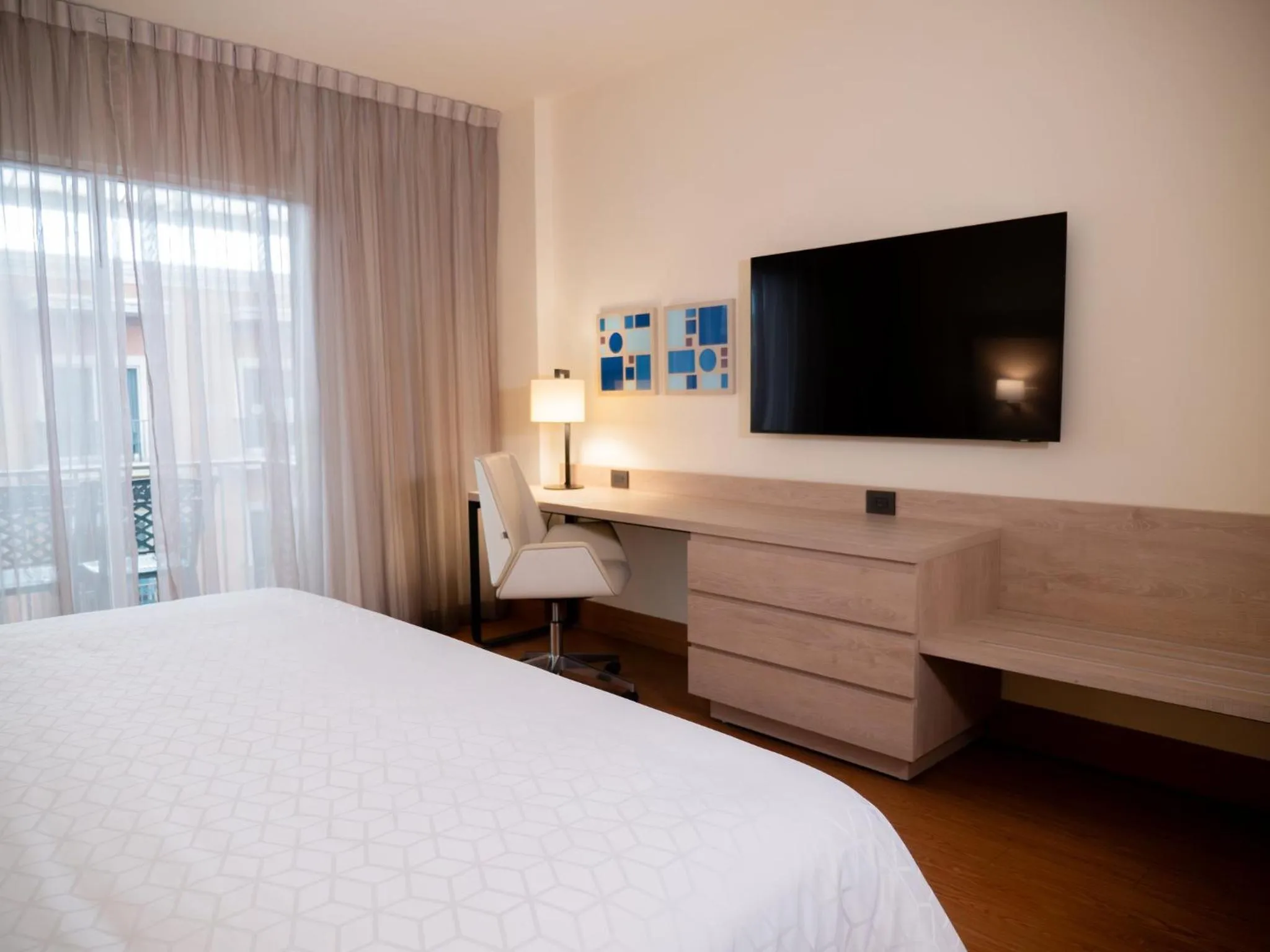Photo of the whole room, Bed in Holiday Inn Express - Monterrey - Tecnologico by IHG