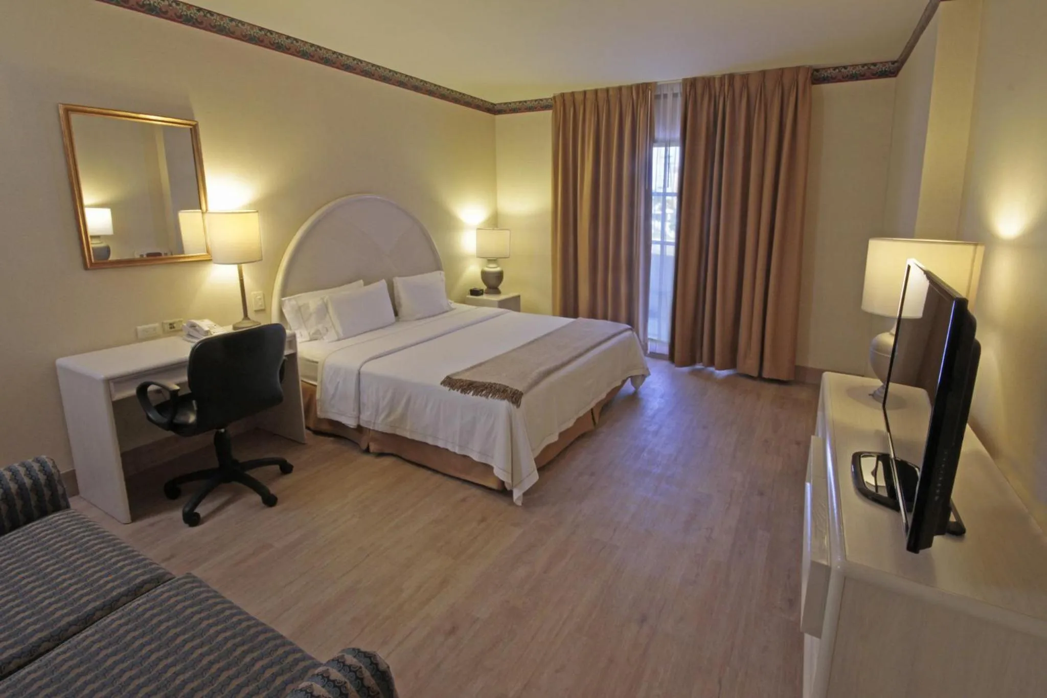 Photo of the whole room, Bed in Holiday Inn Express - Monterrey - Tecnologico by IHG