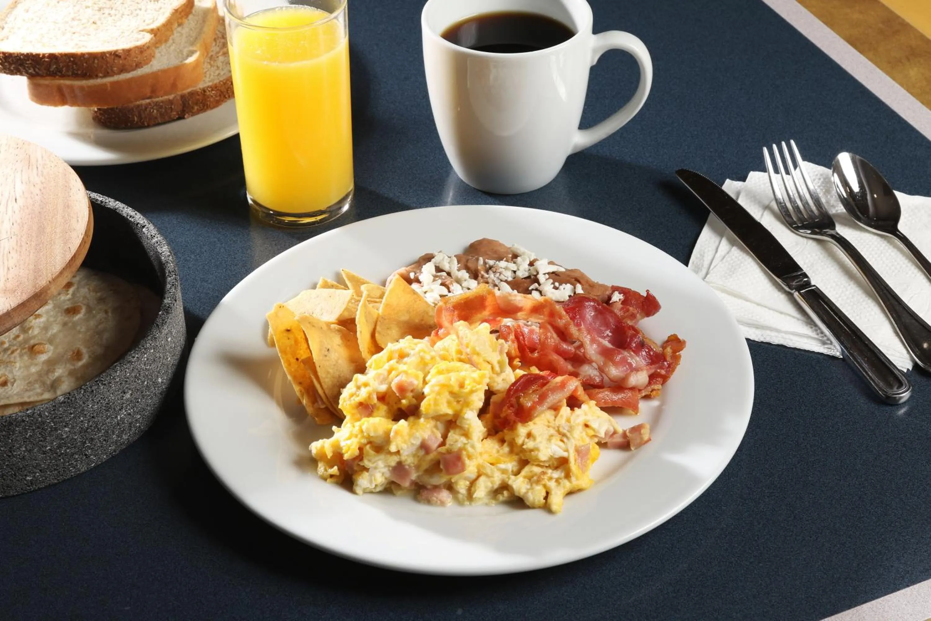 Breakfast in Holiday Inn Express - Monterrey - Tecnologico by IHG