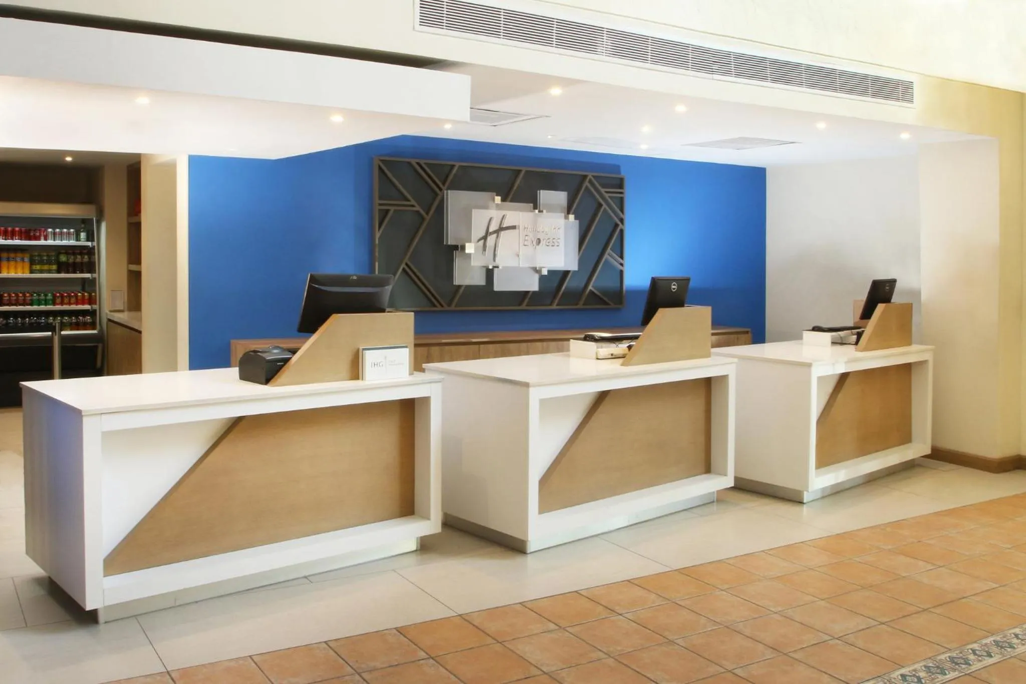 Property building in Holiday Inn Express - Monterrey - Tecnologico by IHG