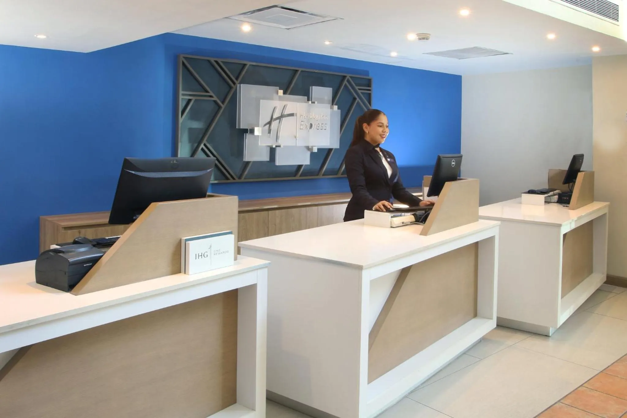 Property building in Holiday Inn Express - Monterrey - Tecnologico by IHG