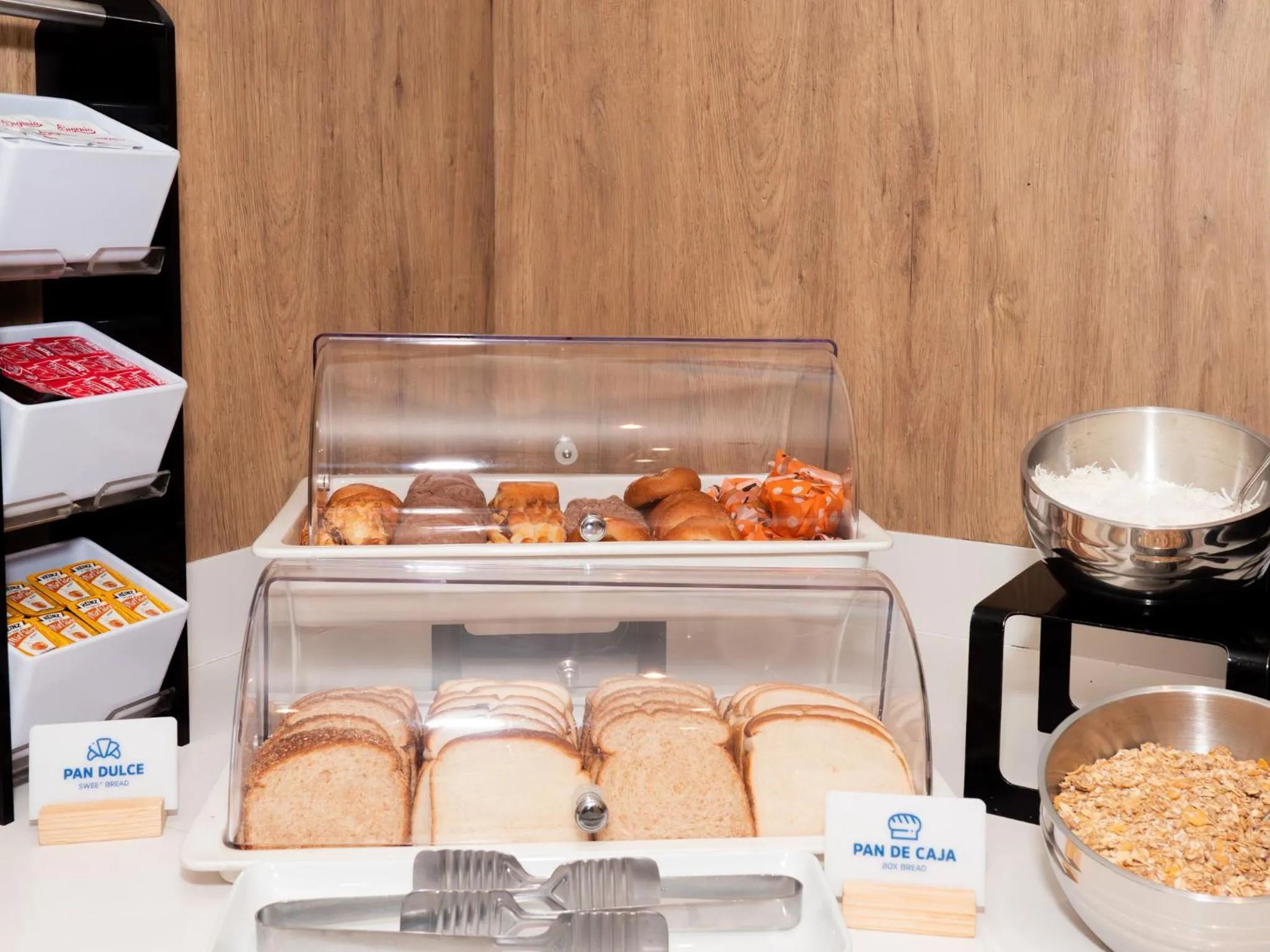 Breakfast in Holiday Inn Express - Monterrey - Tecnologico by IHG