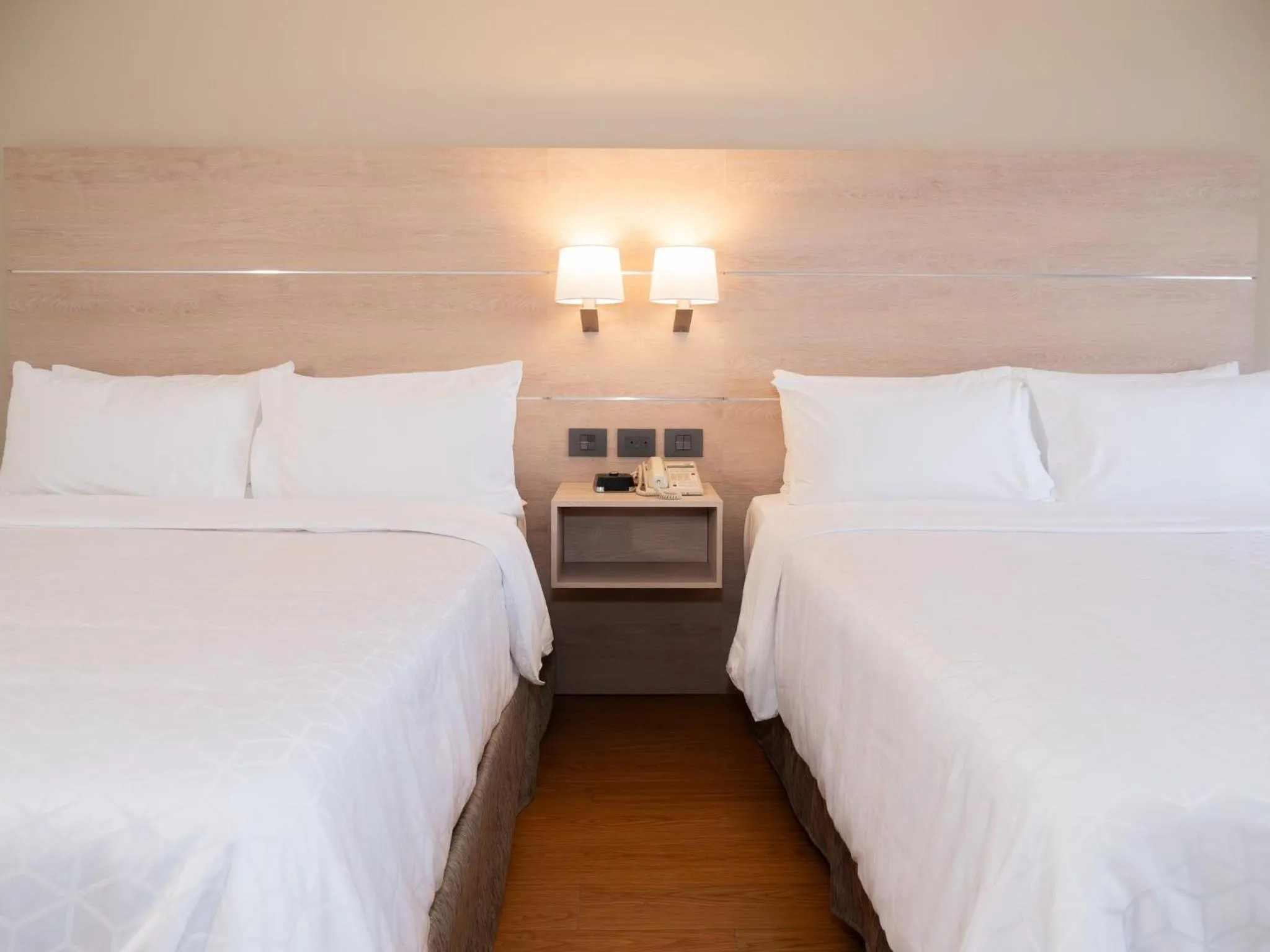 Photo of the whole room, Bed in Holiday Inn Express - Monterrey - Tecnologico by IHG