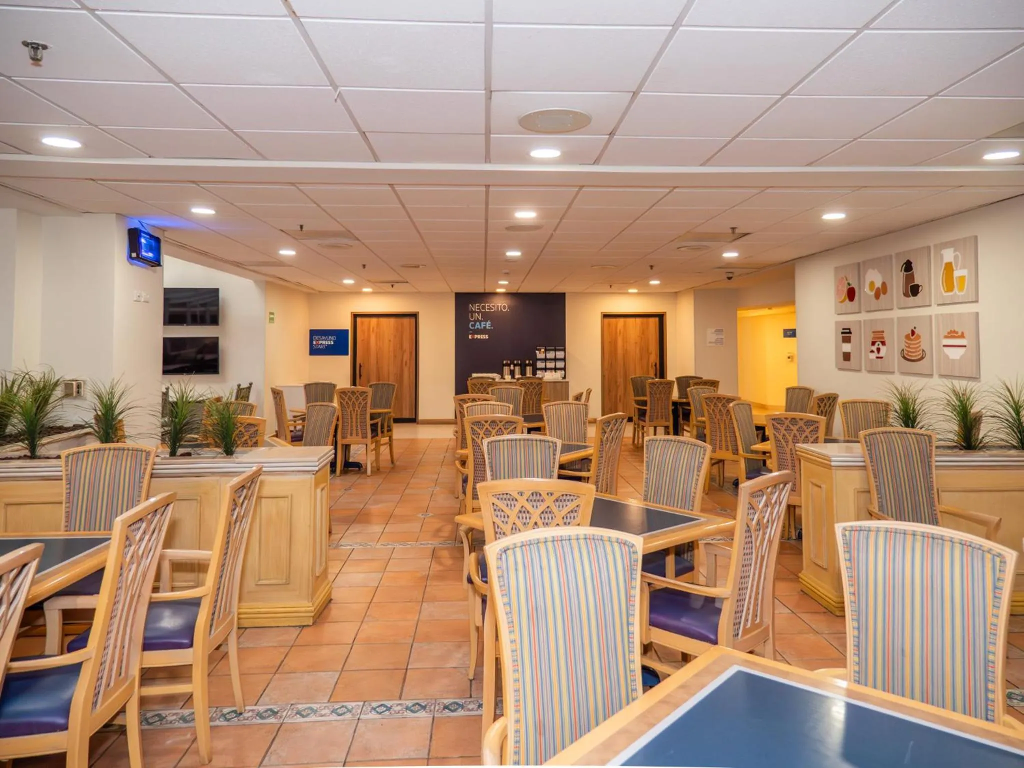 Restaurant/places to eat in Holiday Inn Express - Monterrey - Tecnologico by IHG