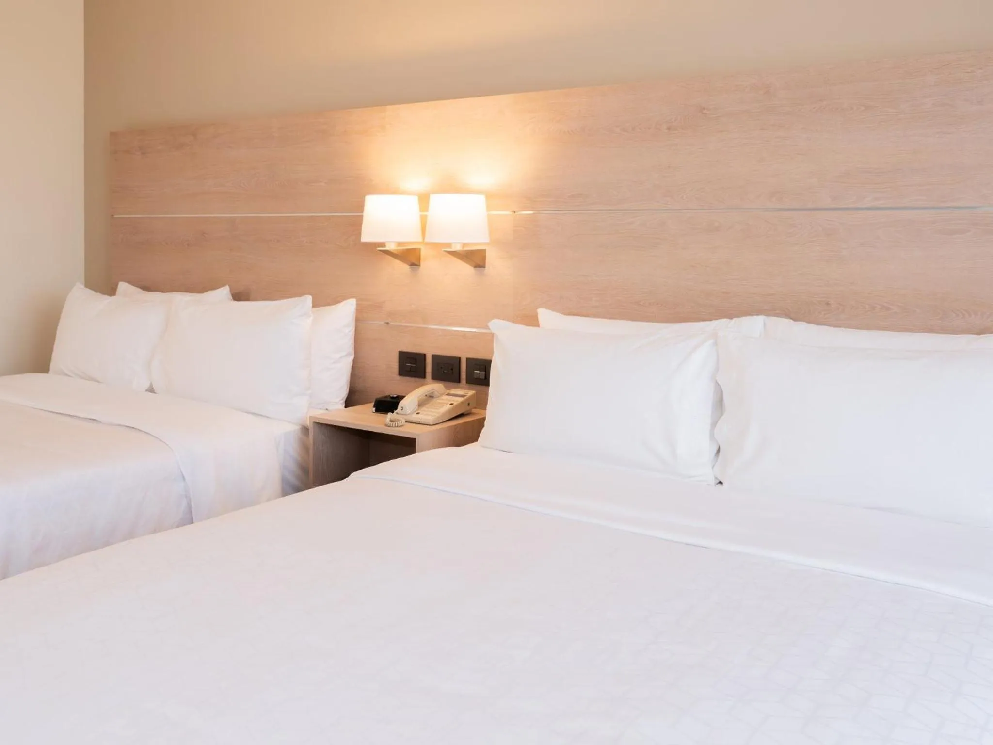 Photo of the whole room, Bed in Holiday Inn Express - Monterrey - Tecnologico by IHG