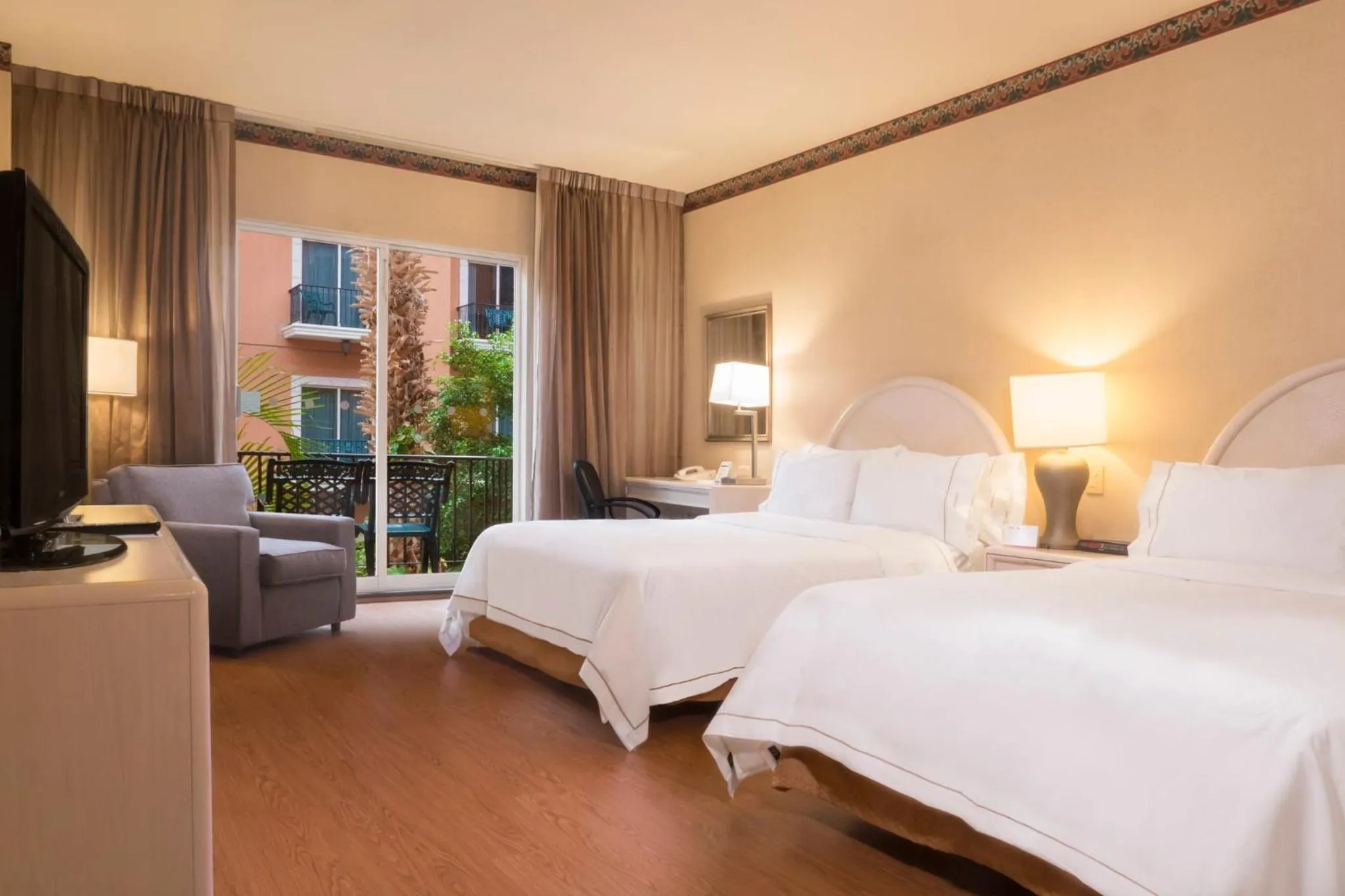 Photo of the whole room, Bed in Holiday Inn Express - Monterrey - Tecnologico by IHG