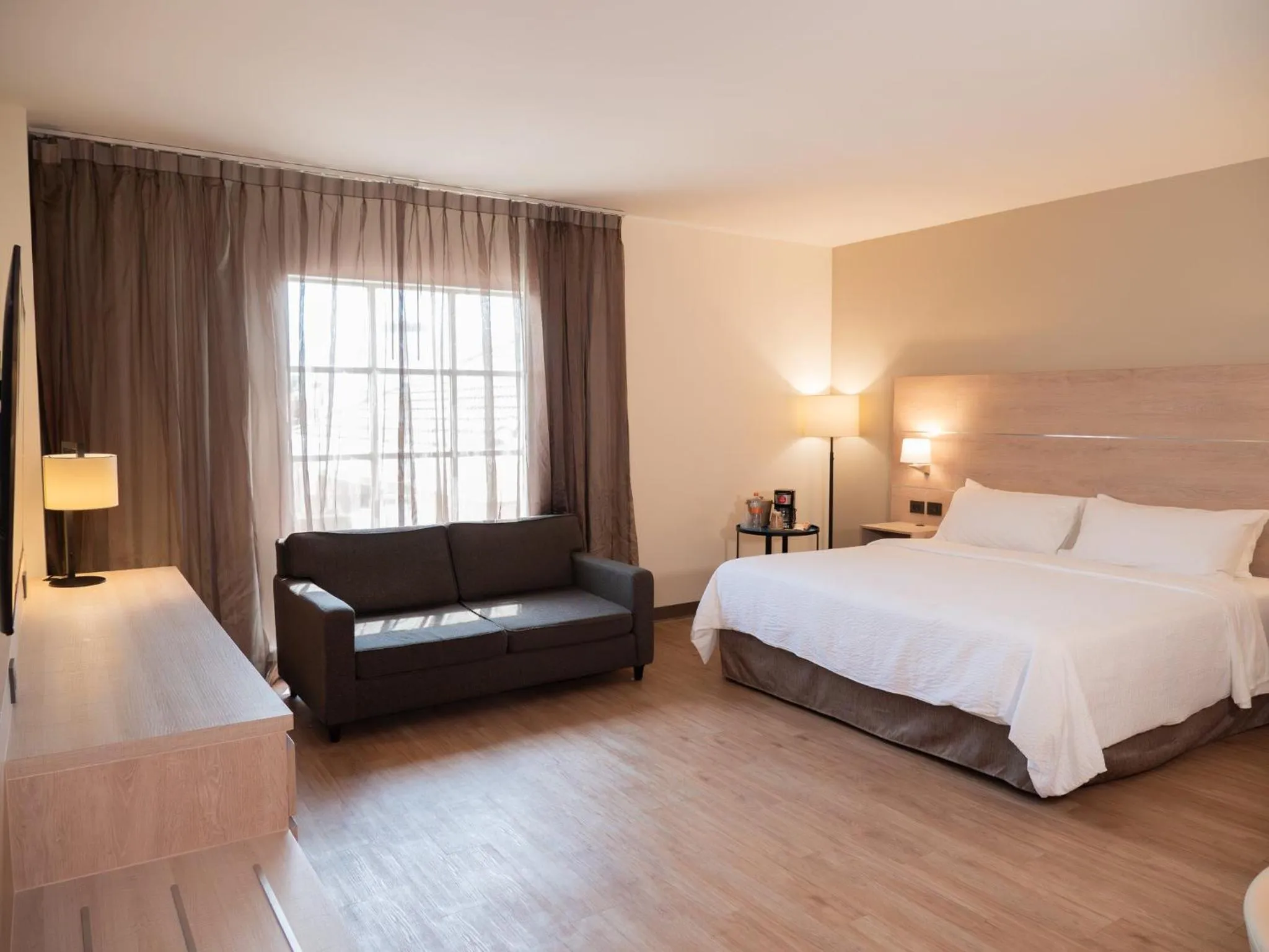 Photo of the whole room, Bed in Holiday Inn Express - Monterrey - Tecnologico by IHG
