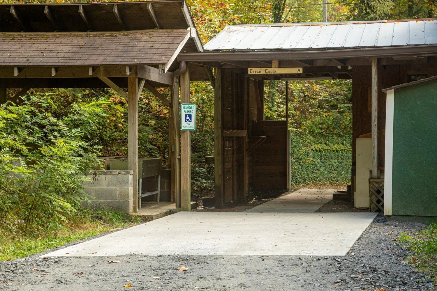 Parking in Mount Mitchell Eco Retreat