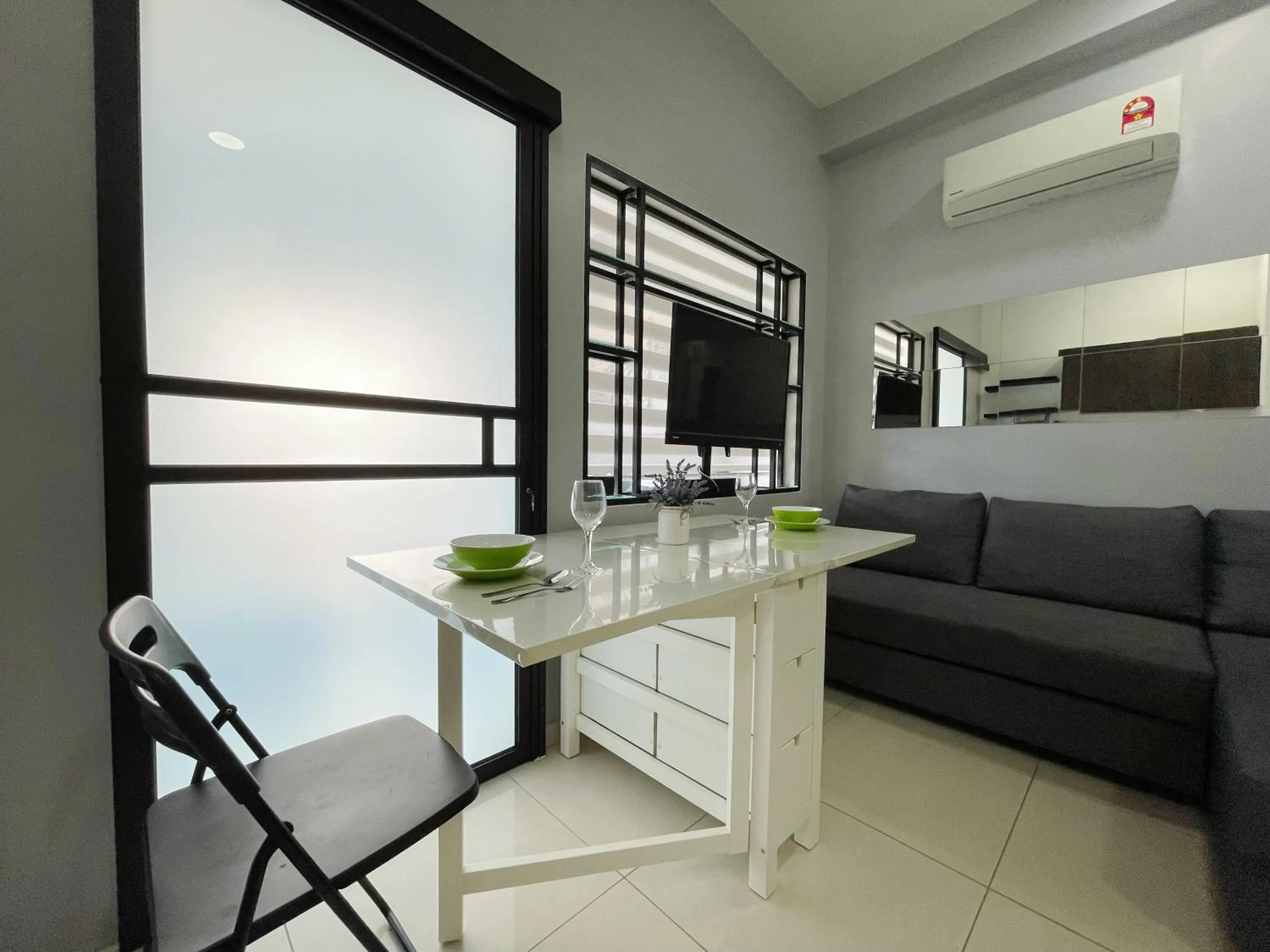 Dining area in MesaHill Homestay, Nilai by S&T Homez