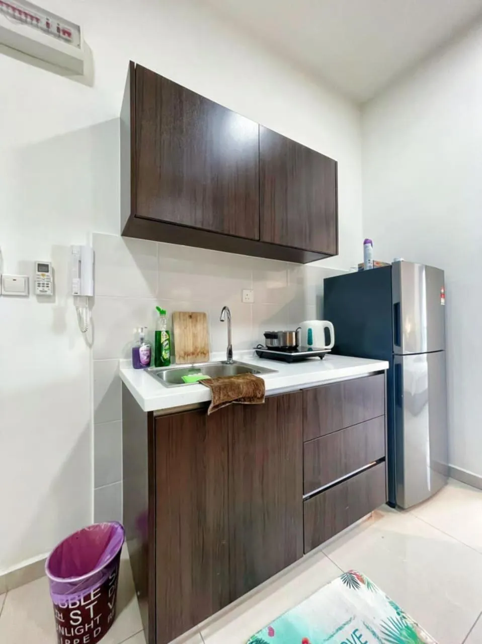 Kitchen or kitchenette in MesaHill Homestay, Nilai by S&T Homez