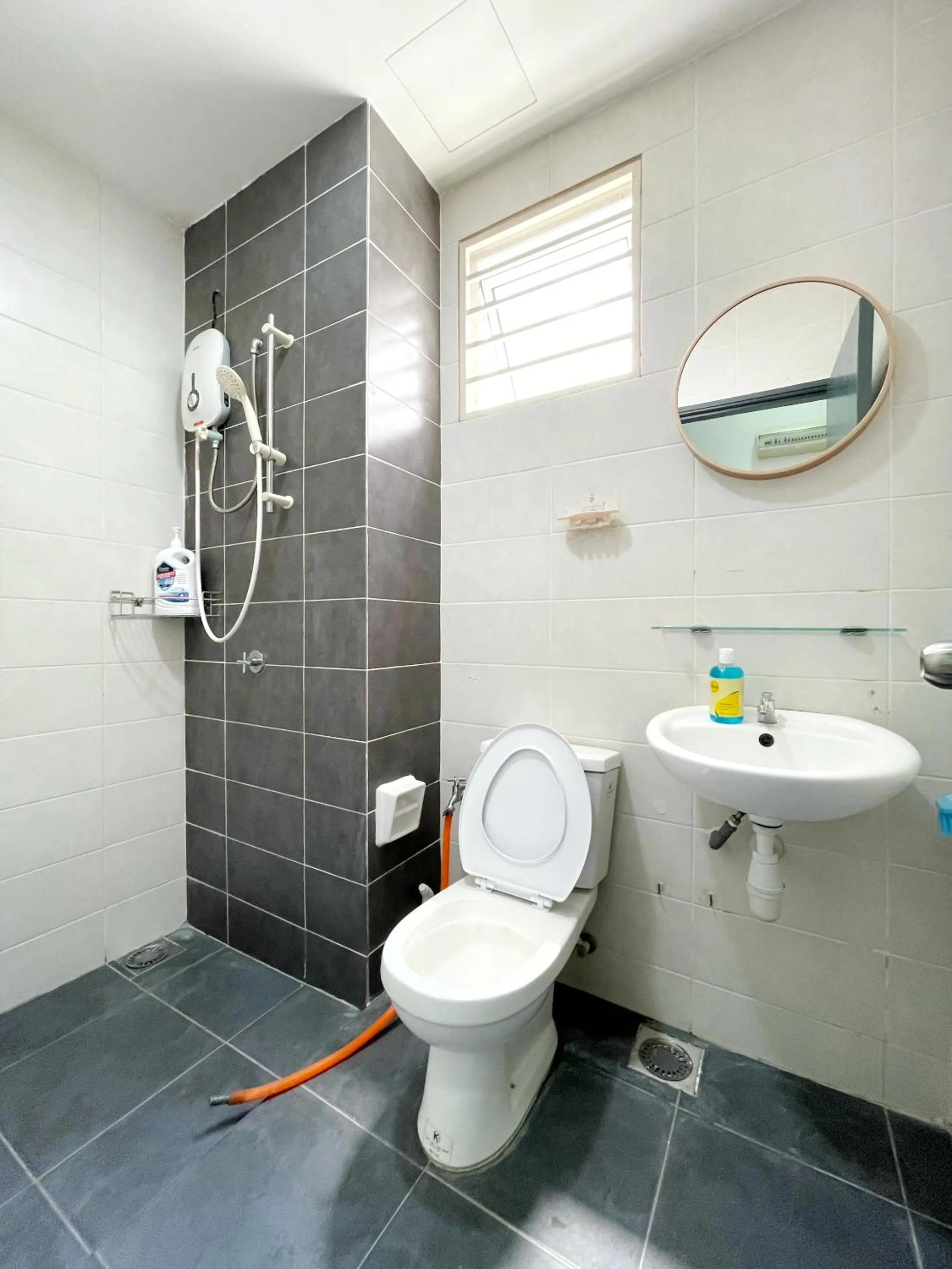 Bathroom in MesaHill Homestay, Nilai by S&T Homez