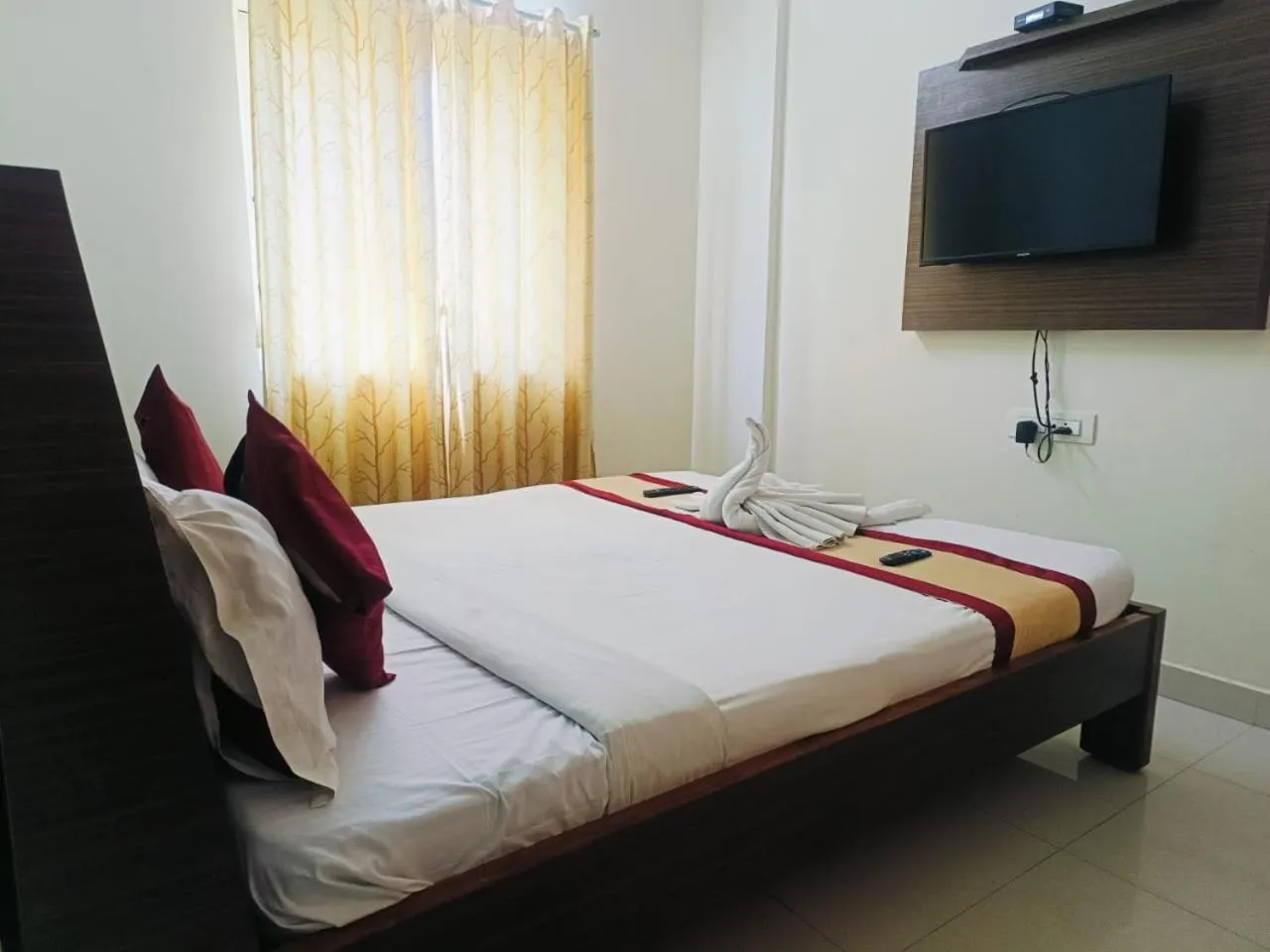 Bedroom, Bed in Hotel Royal Suites - Yeshwanthpur