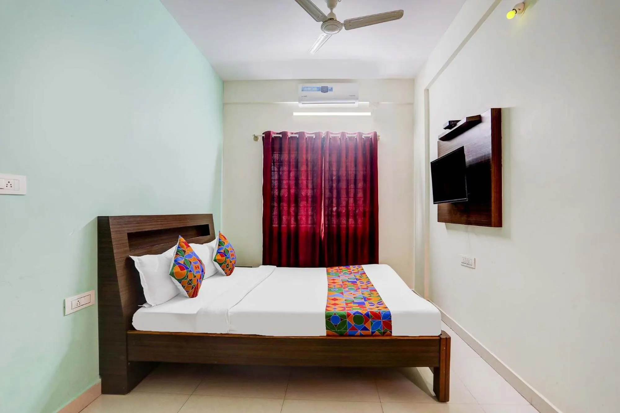 Bed in Hotel Royal Suites - Yeshwanthpur