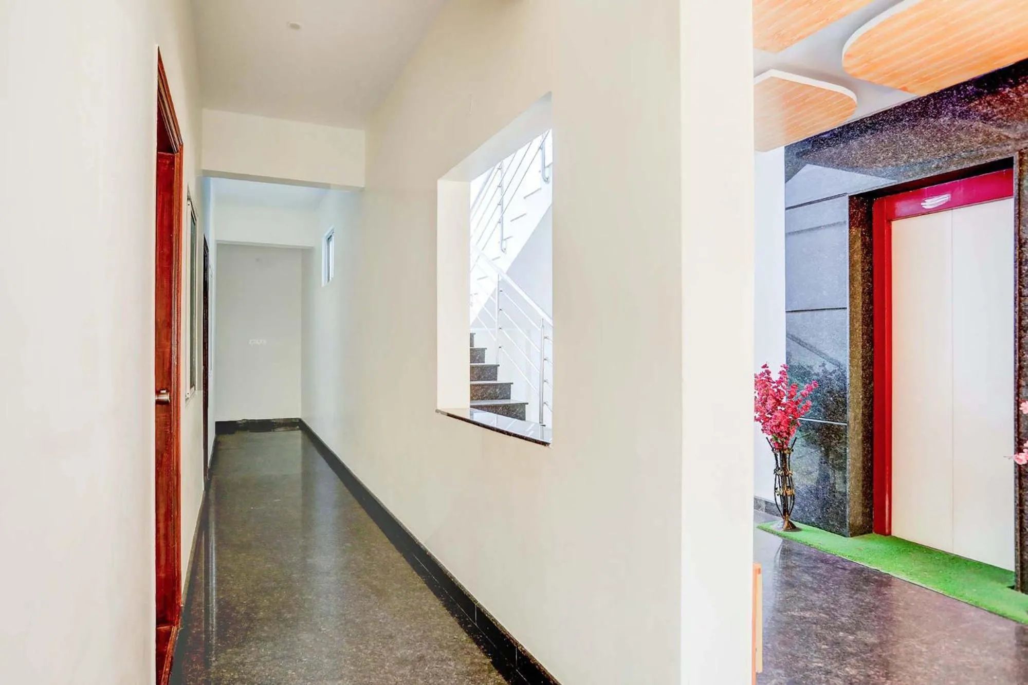 Lobby or reception in Hotel Royal Suites - Yeshwanthpur