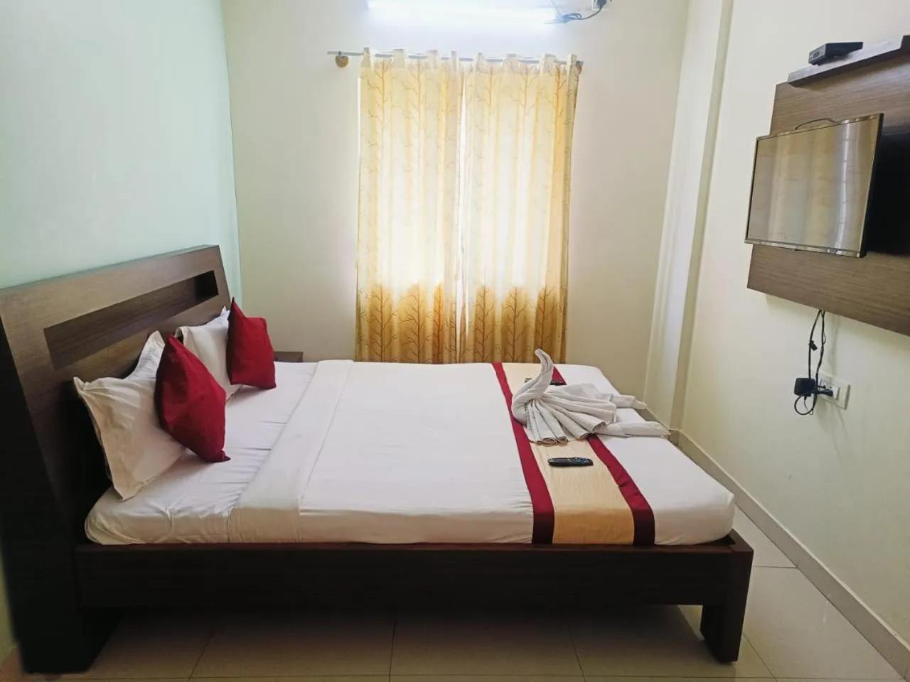 Bedroom, Bed in Hotel Royal Suites - Yeshwanthpur