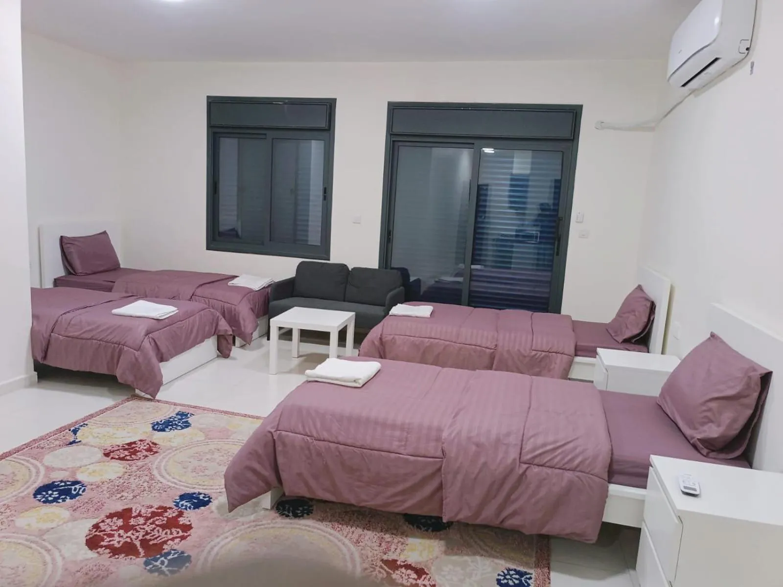 Photo of the whole room, Bed in Durrat Al Israa