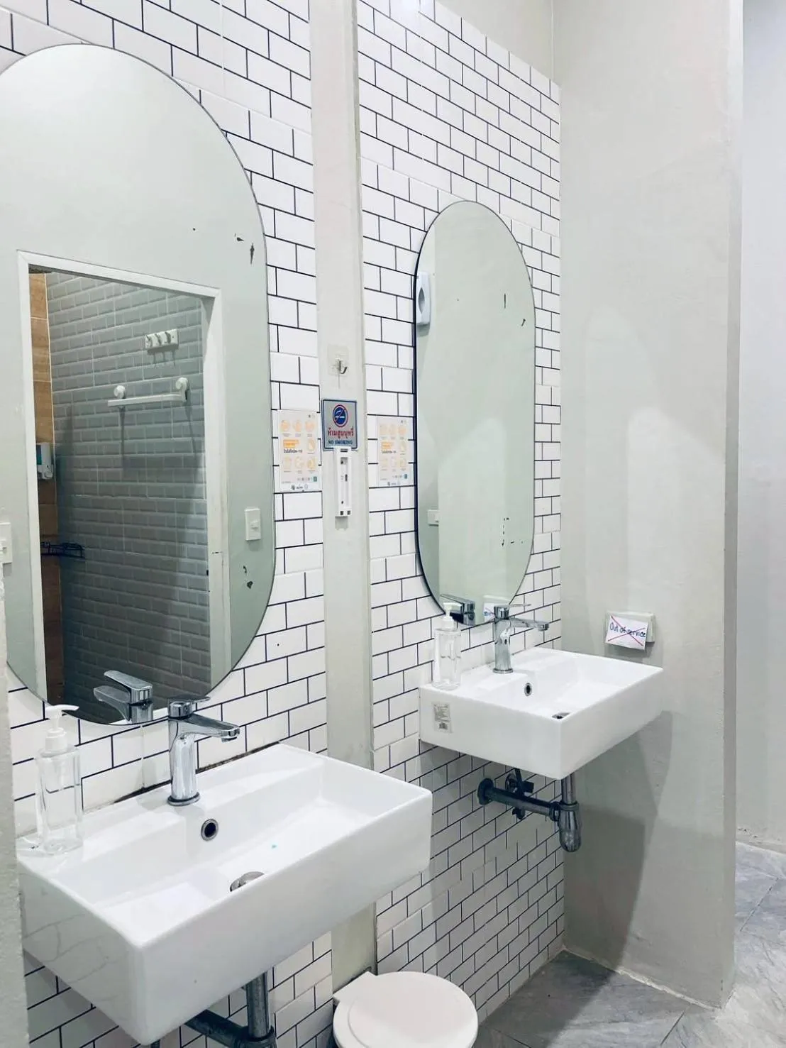 Toilet in THE BELONG BOUTIQUE HOTEL