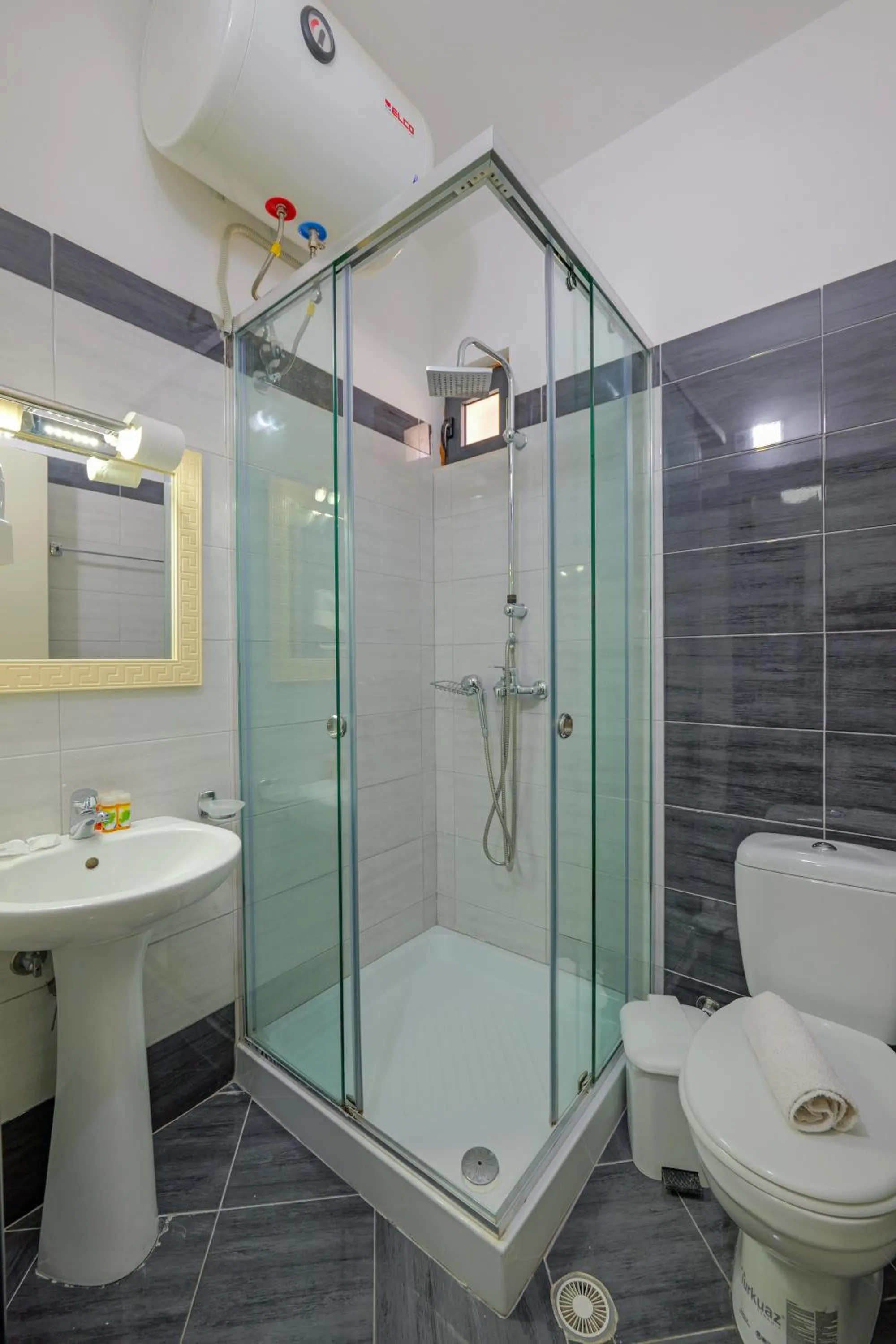 Shower in Hotel Iliria