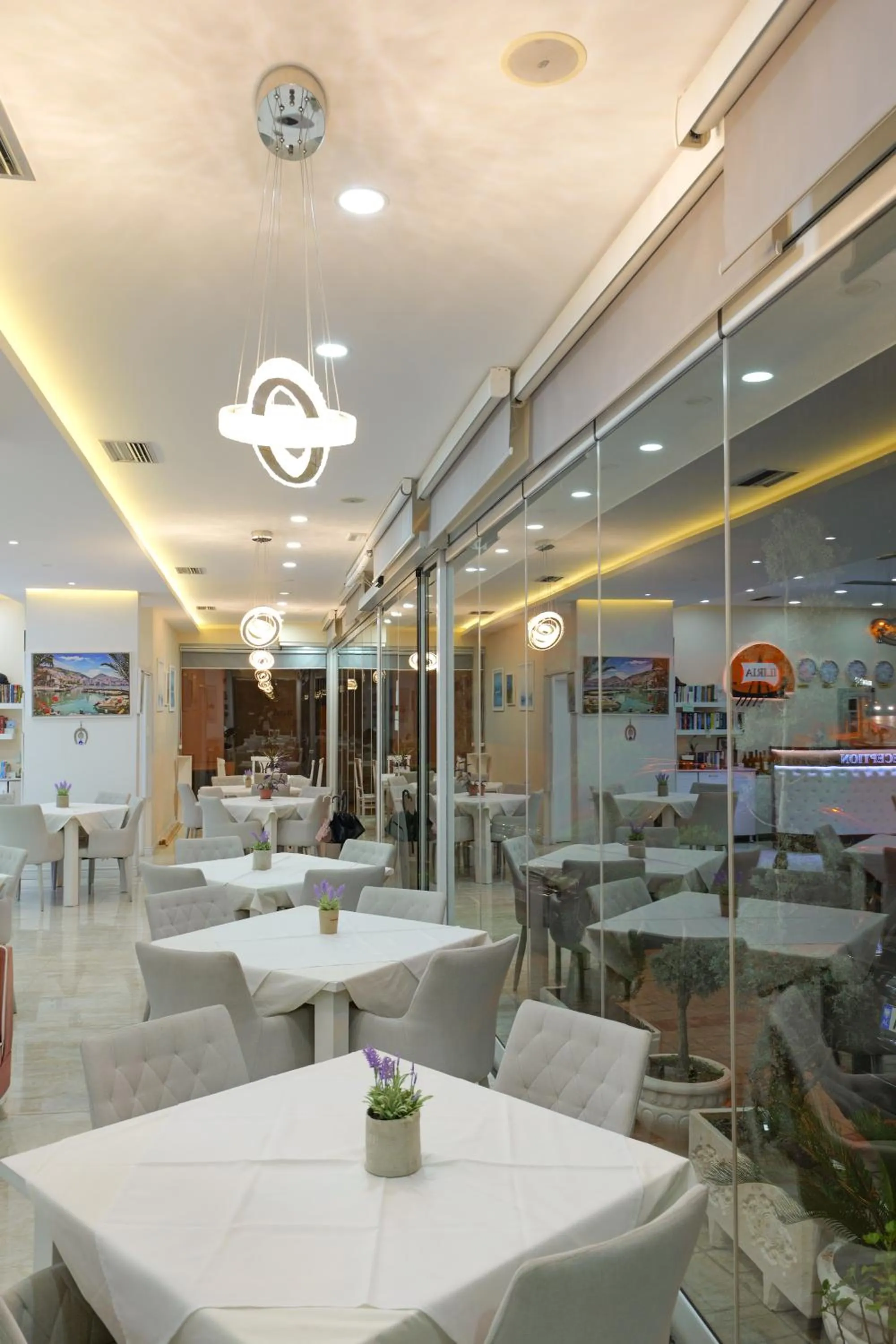 Restaurant/places to eat in Hotel Iliria