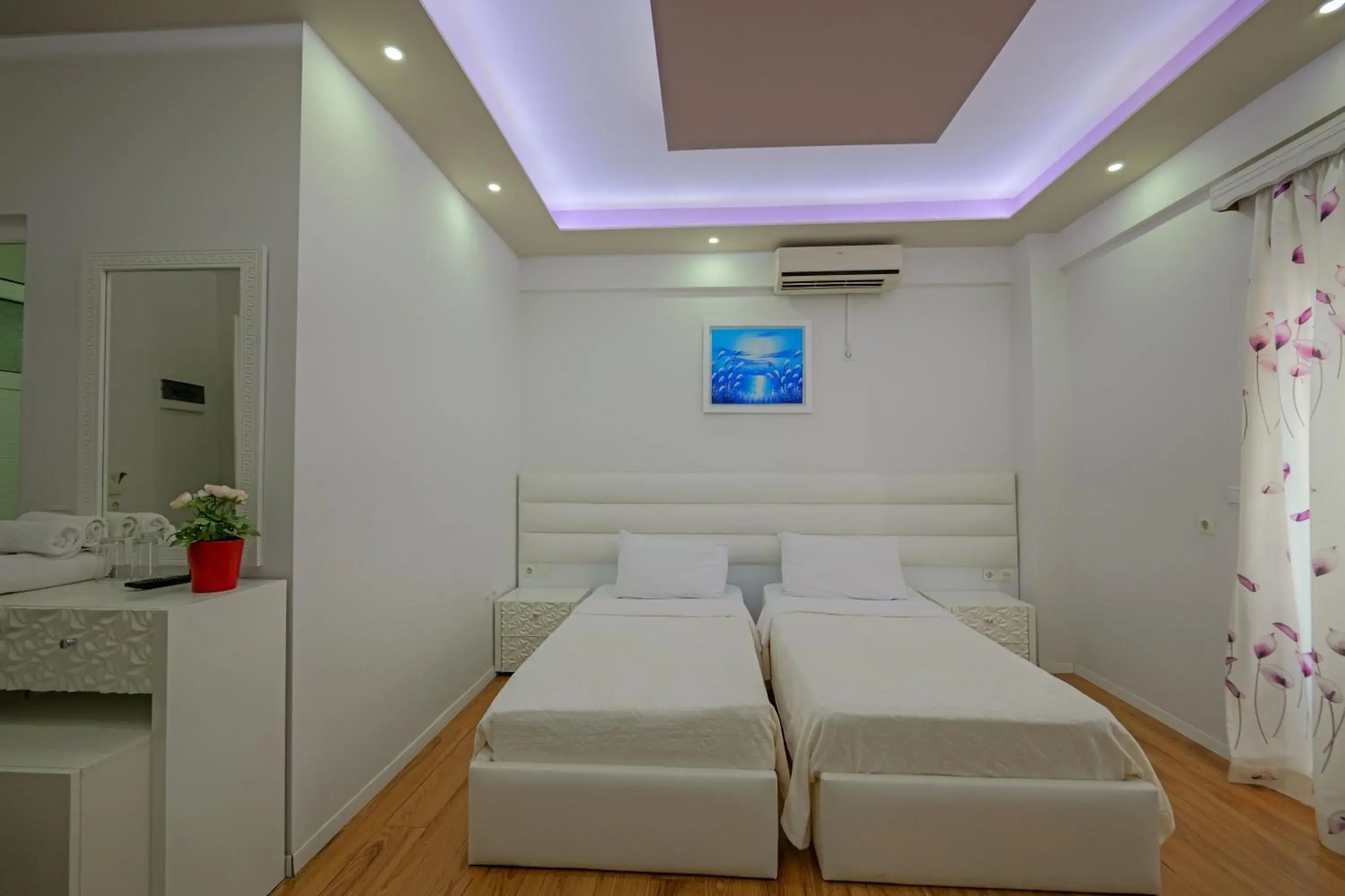 Economy Double or Twin Room in Hotel Iliria Economy Double or Twin Room in Hotel Iliria