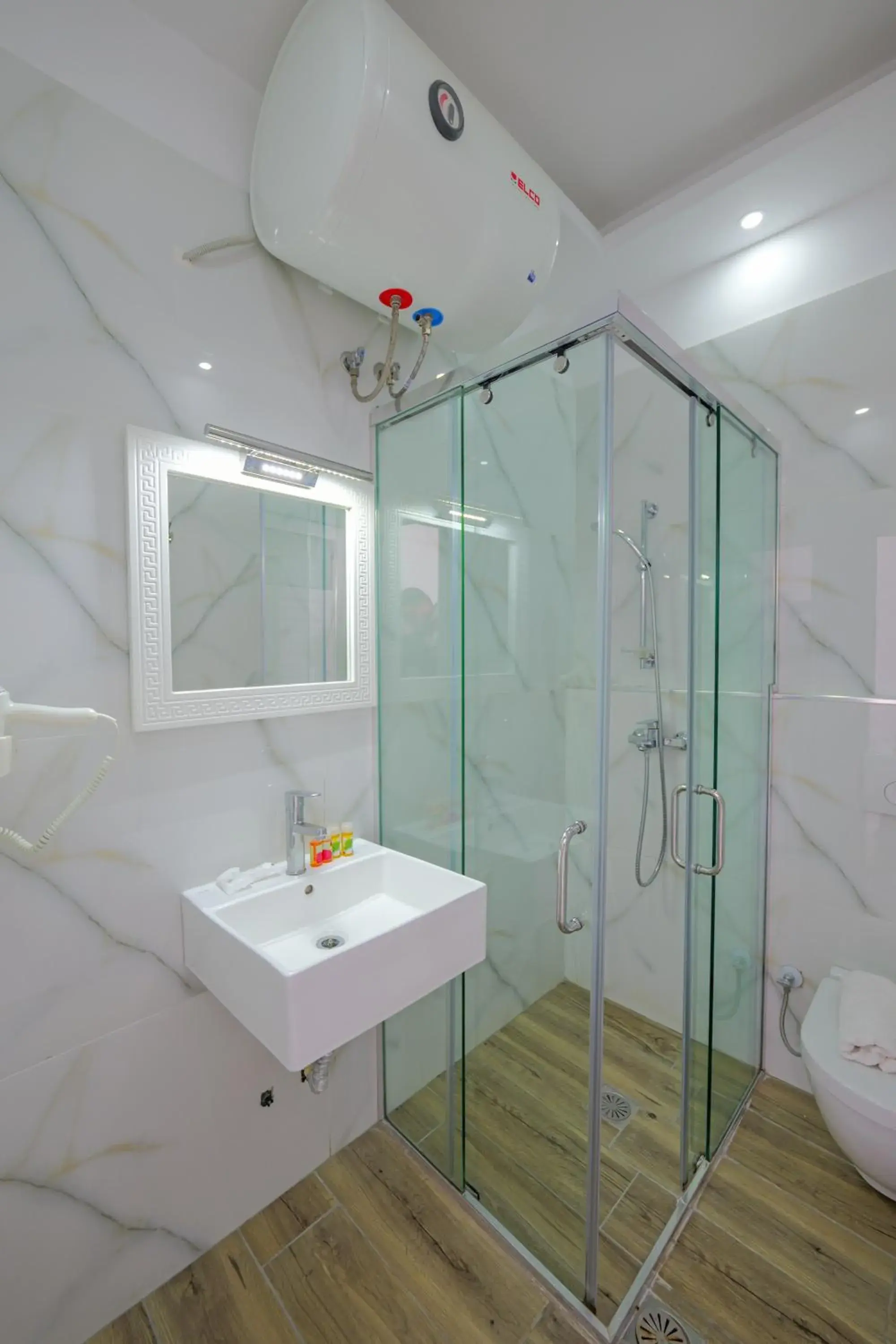 Deluxe Double or Twin Room with Sea View in Hotel Iliria Deluxe Double or Twin Room with Sea View in Hotel Iliria