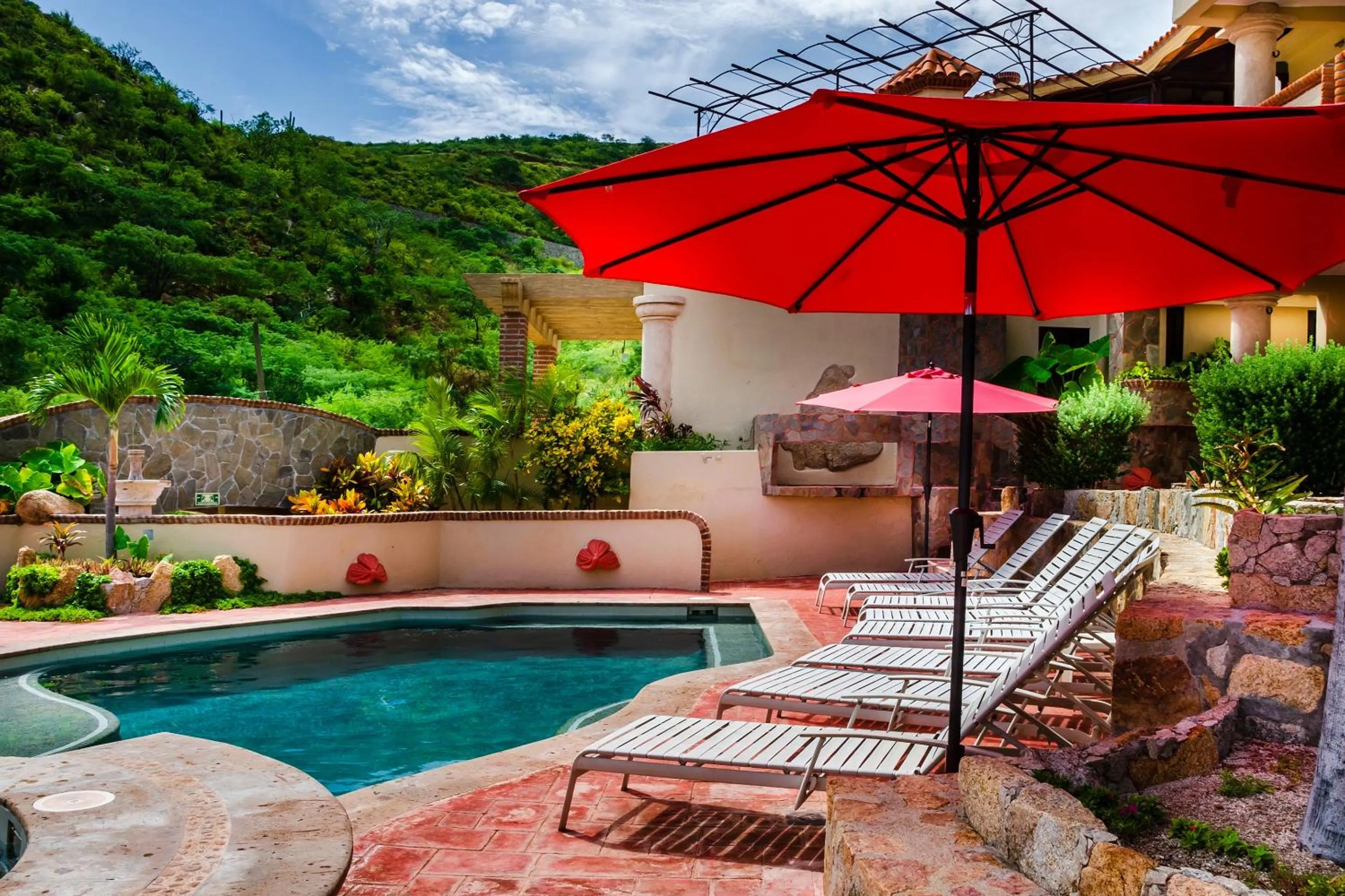 Swimming pool in Castillo Blarney Inn