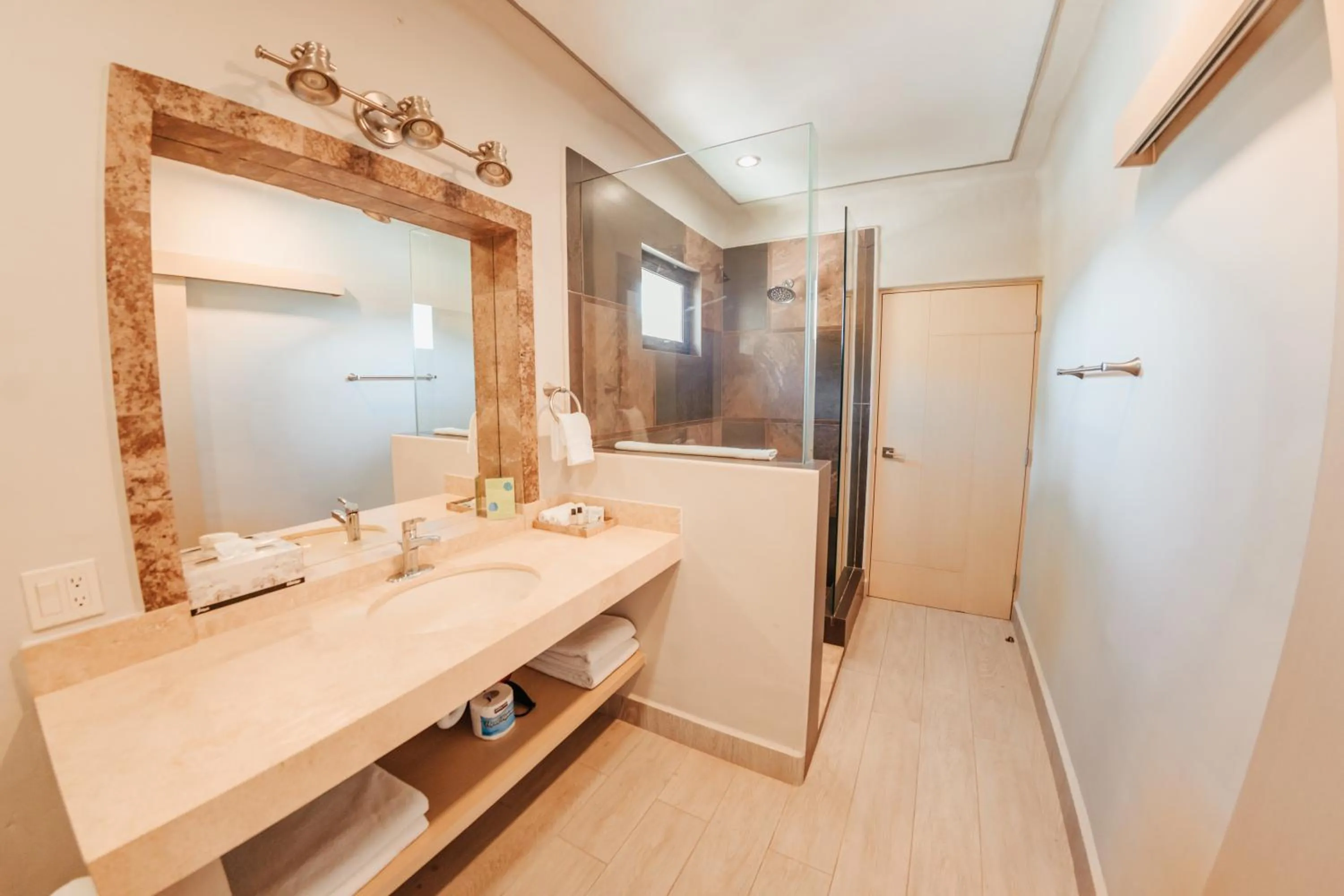 Bathroom in Castillo Blarney Inn