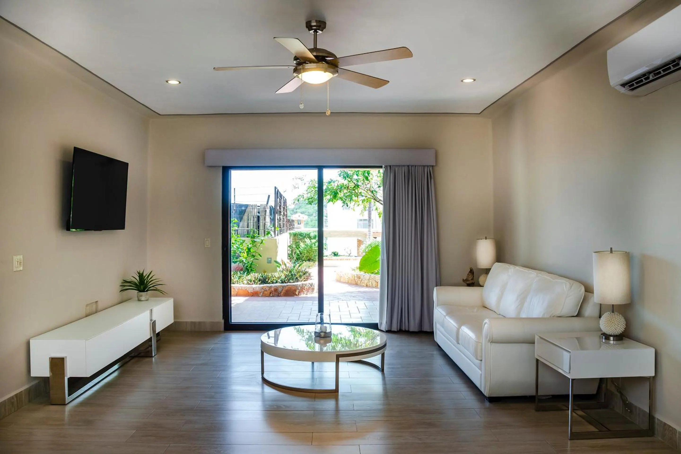 Bedroom in Castillo Blarney Inn