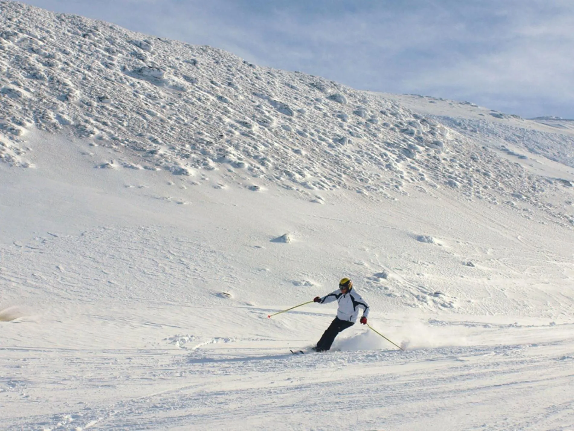 Skiing in Apartamentos Sierra Nevada 3000