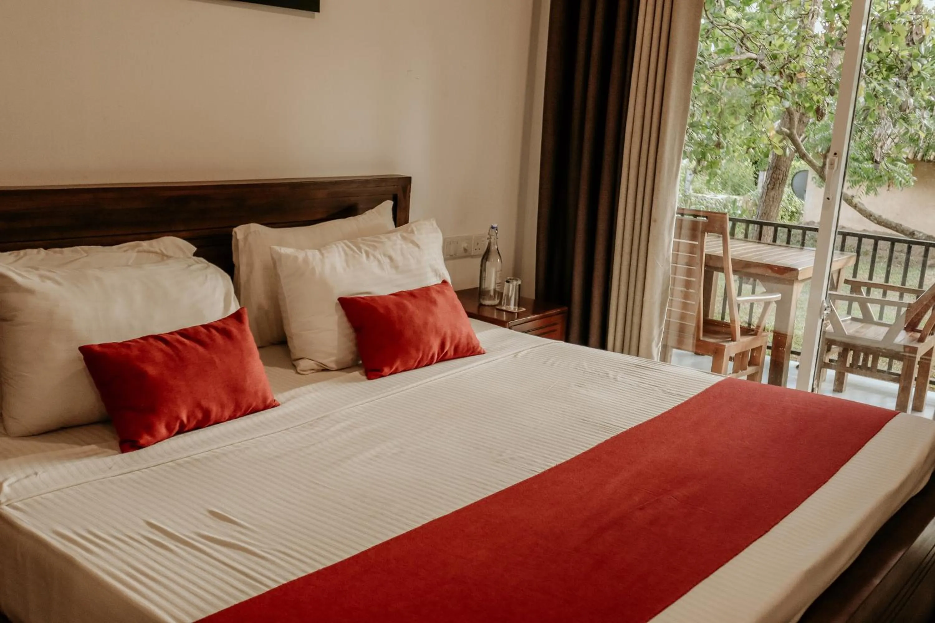 Bedroom, Bed in Saffron Lake Yala