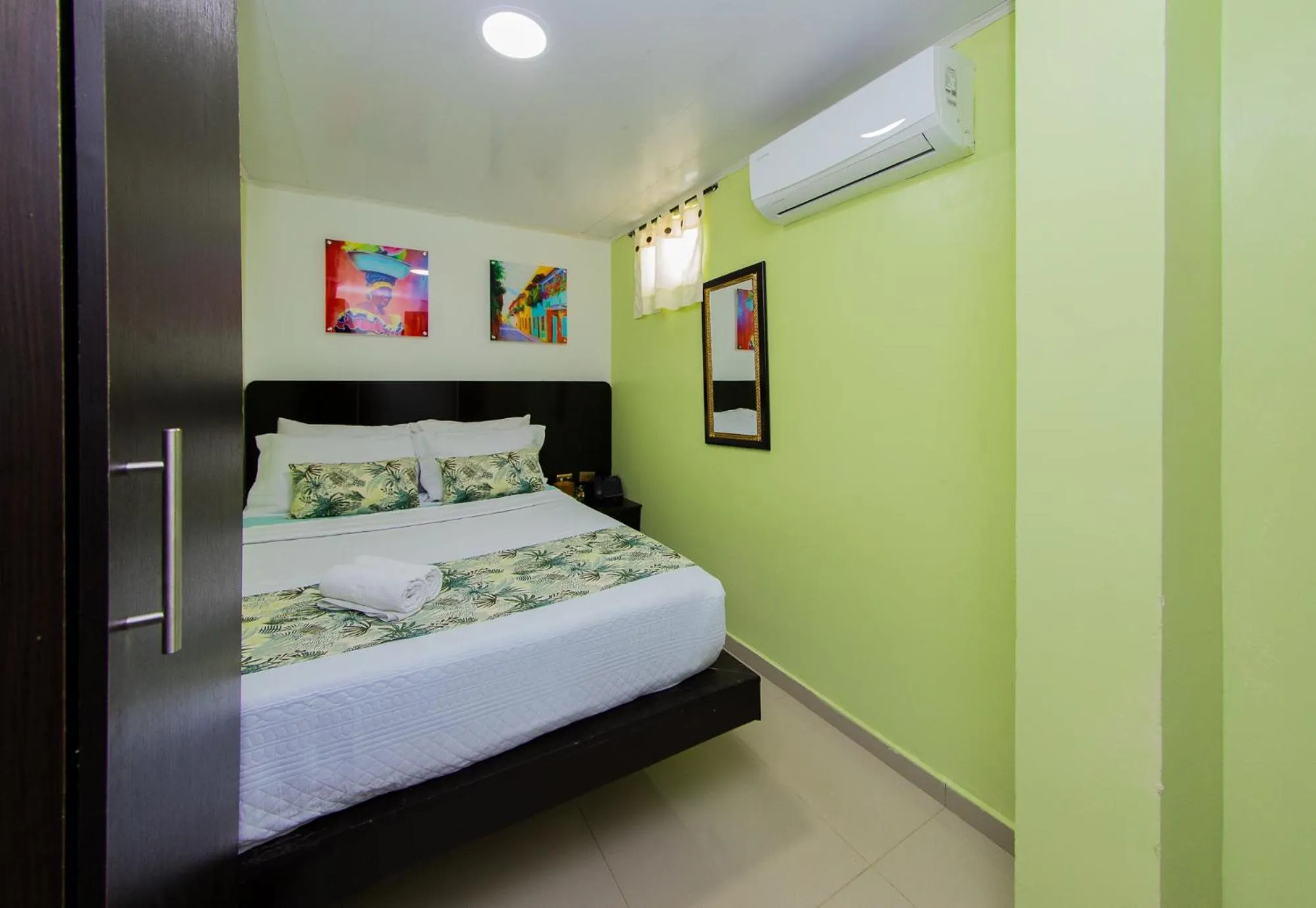 Bedroom, Bed in Hotel Marina Suites By GEH Suites