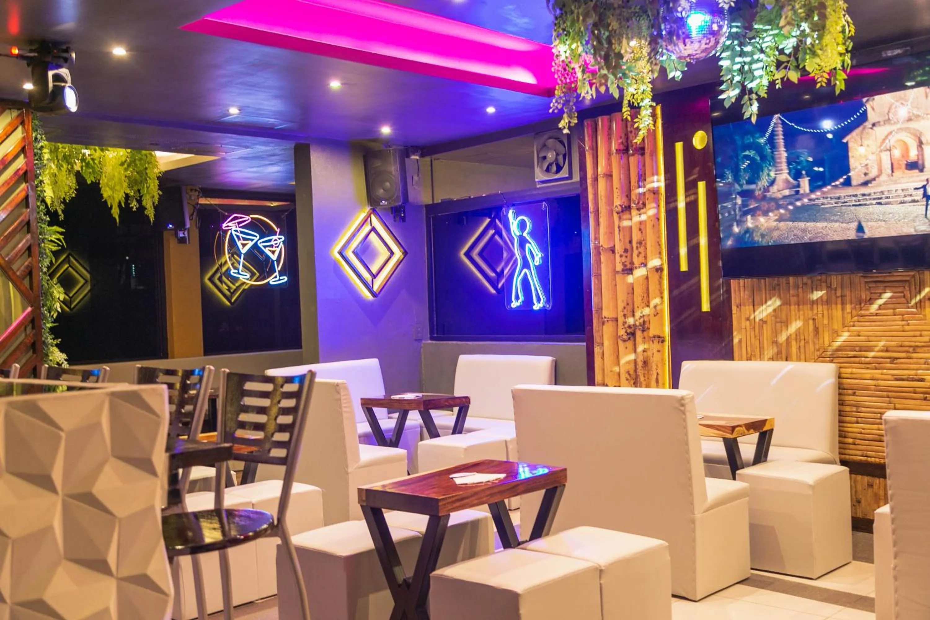 Karaoke in Hotel Maya Tulipanes Palenque