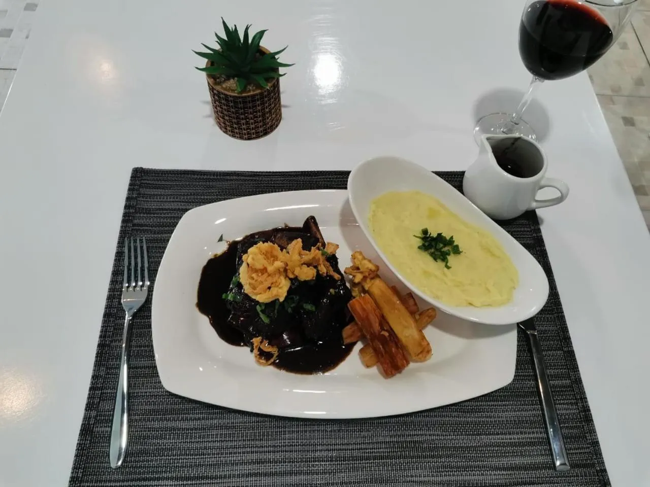 Restaurant/places to eat in Plaza Coral Hotel