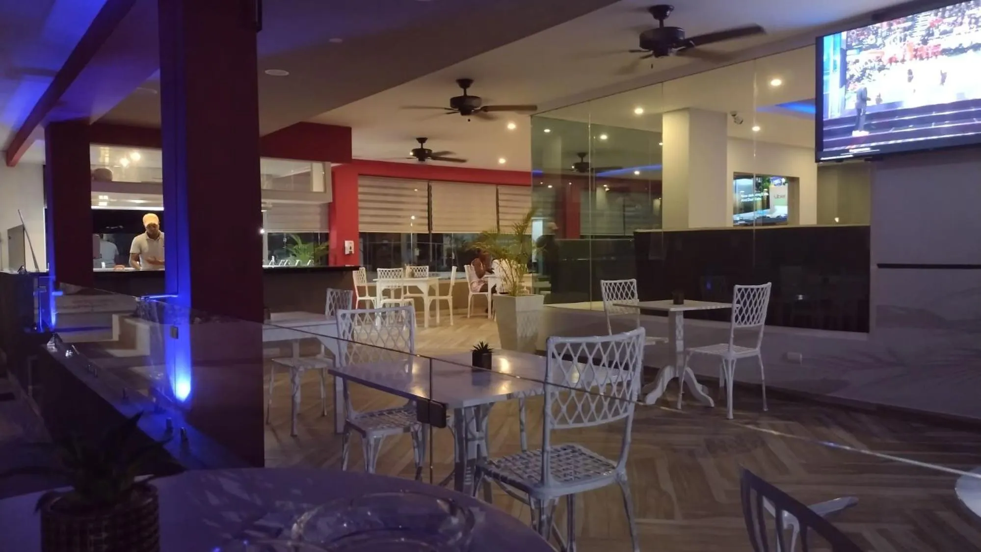 Restaurant/places to eat in Plaza Coral Hotel