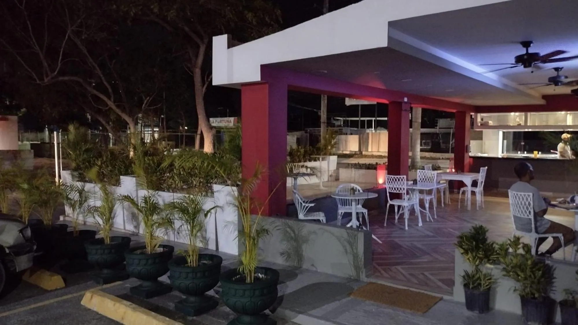 Restaurant/places to eat in Plaza Coral Hotel