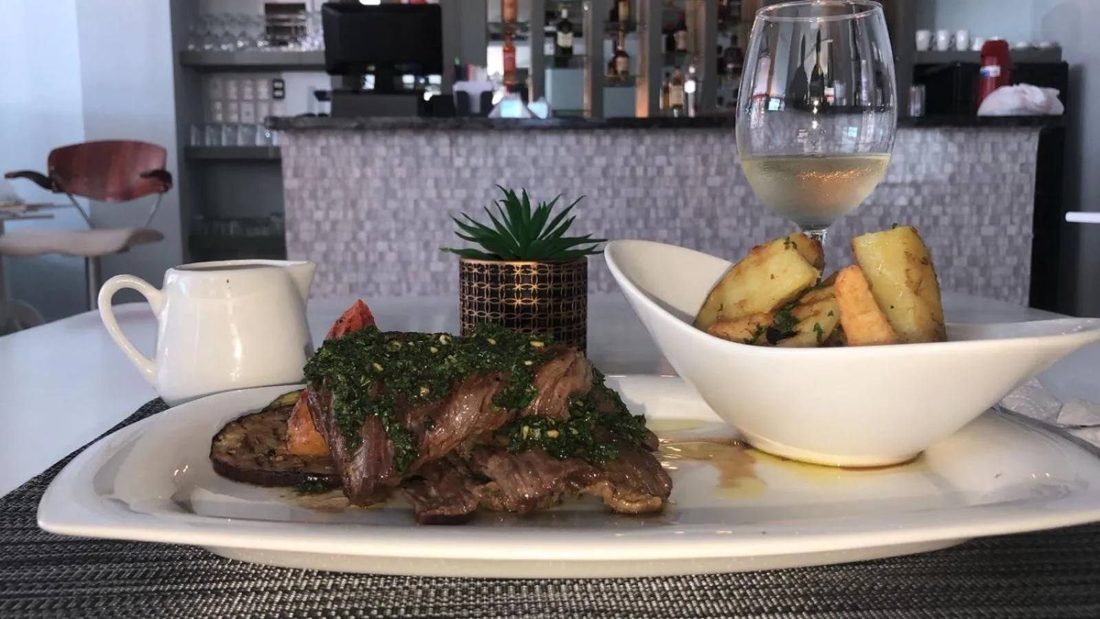 Restaurant/places to eat in Plaza Coral Hotel