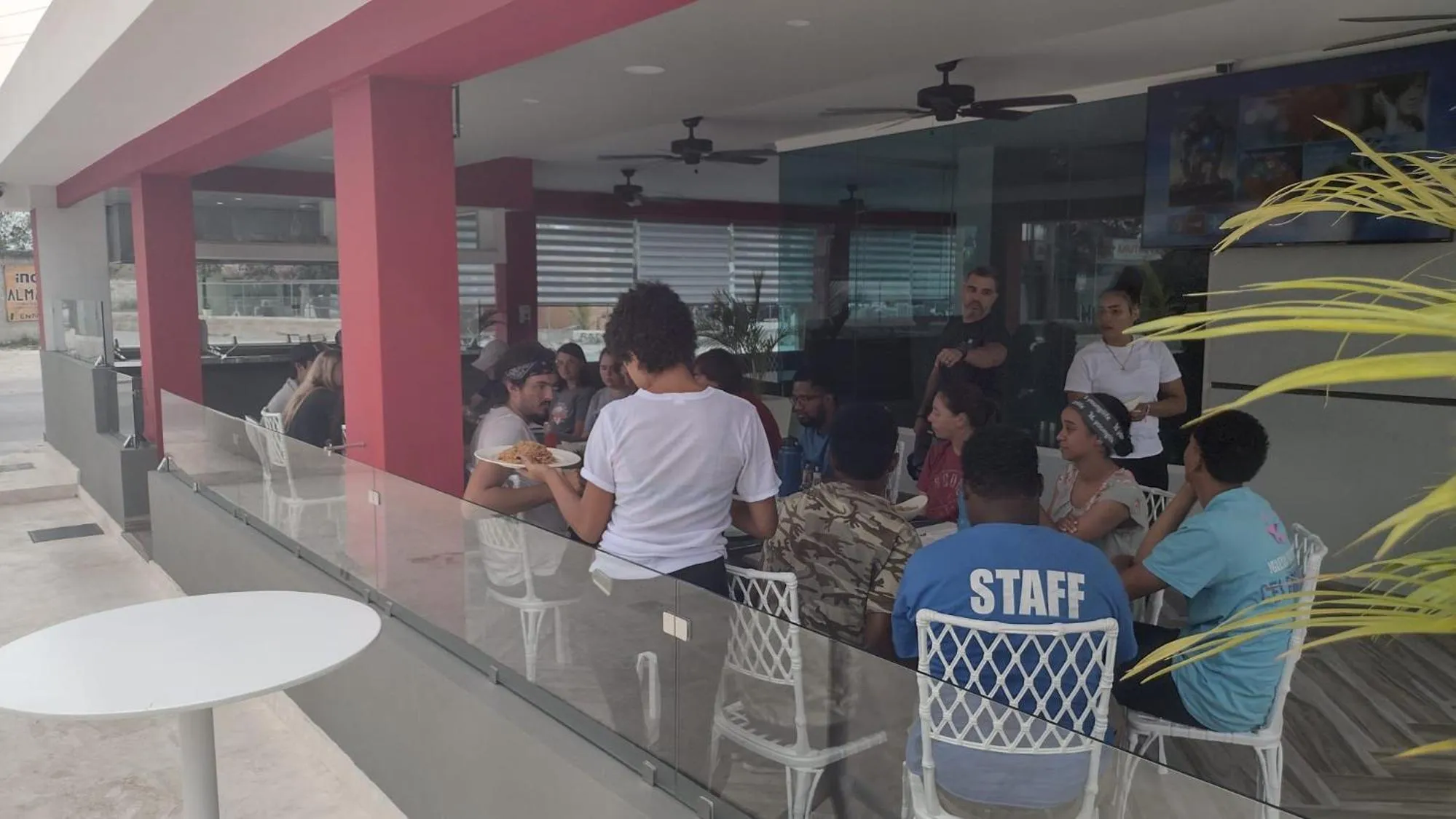 Restaurant/places to eat in Plaza Coral Hotel