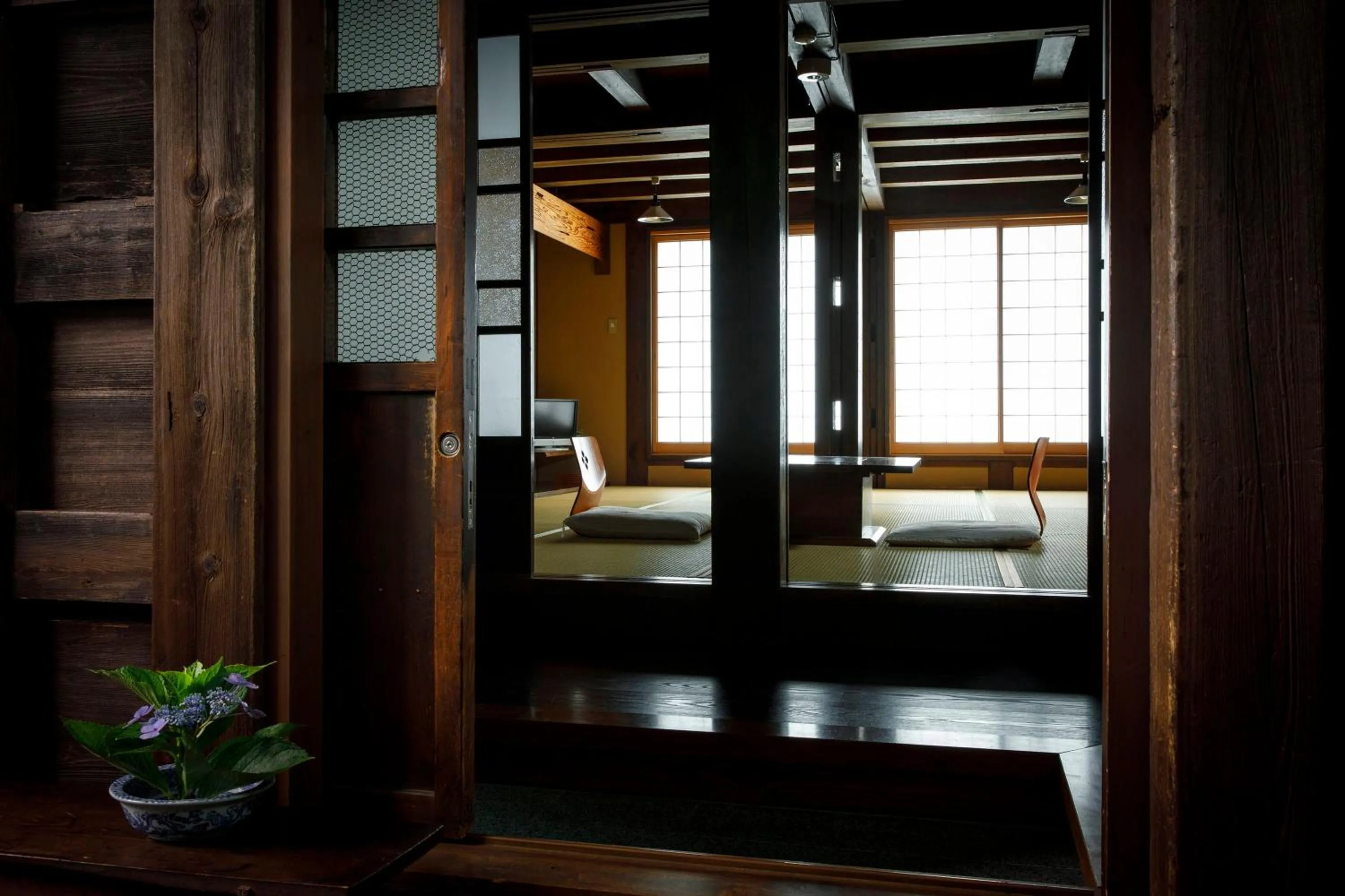 Photo of the whole room, Bed in Busuitei