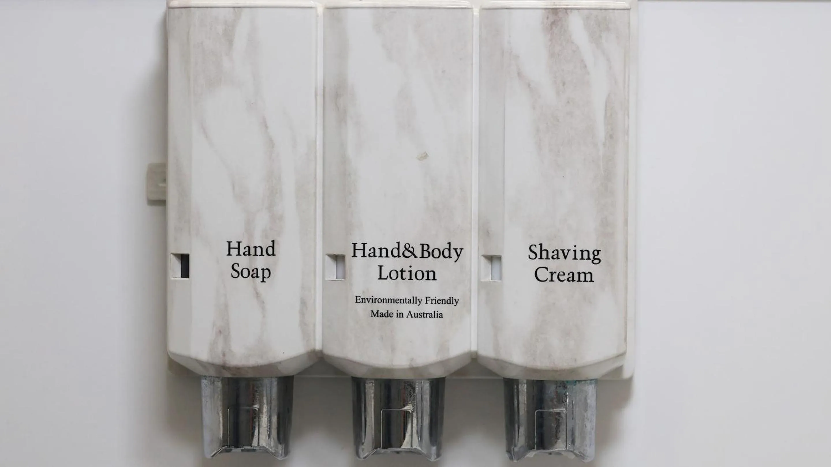 Bathroom in Route 66 Motor Inn