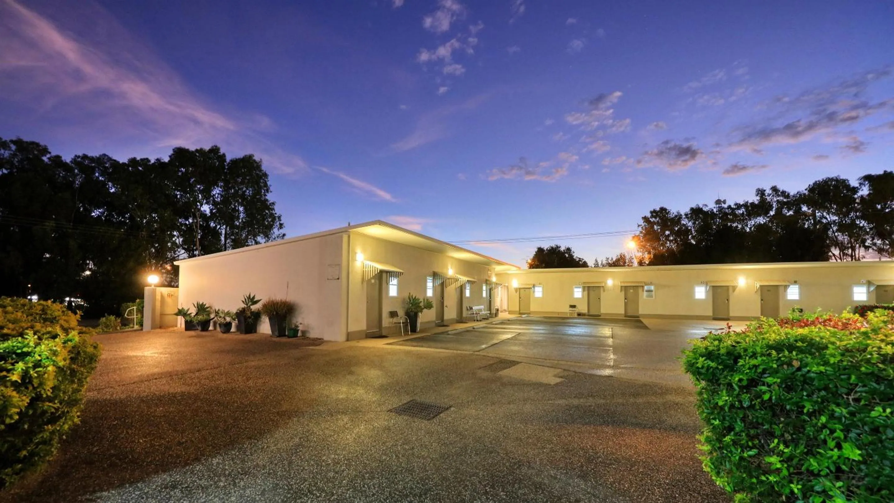 Property building in Route 66 Motor Inn