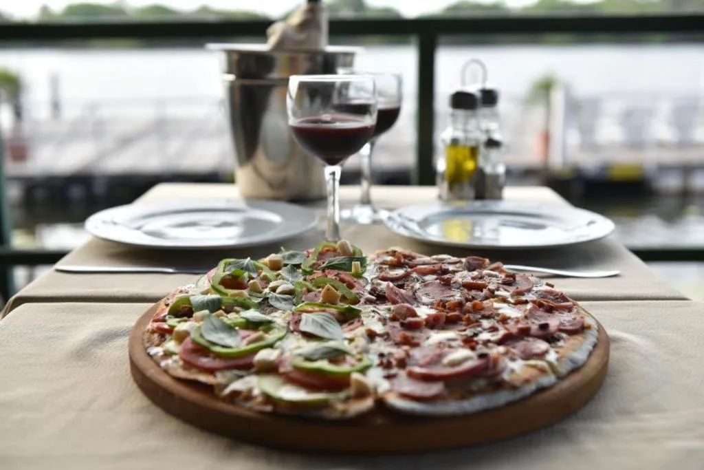 Restaurant/places to eat in Grand Lençóis Flat