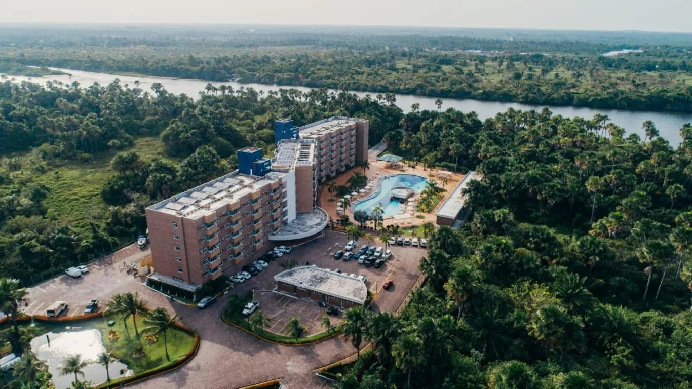Property building in Grand Lençóis Flat
