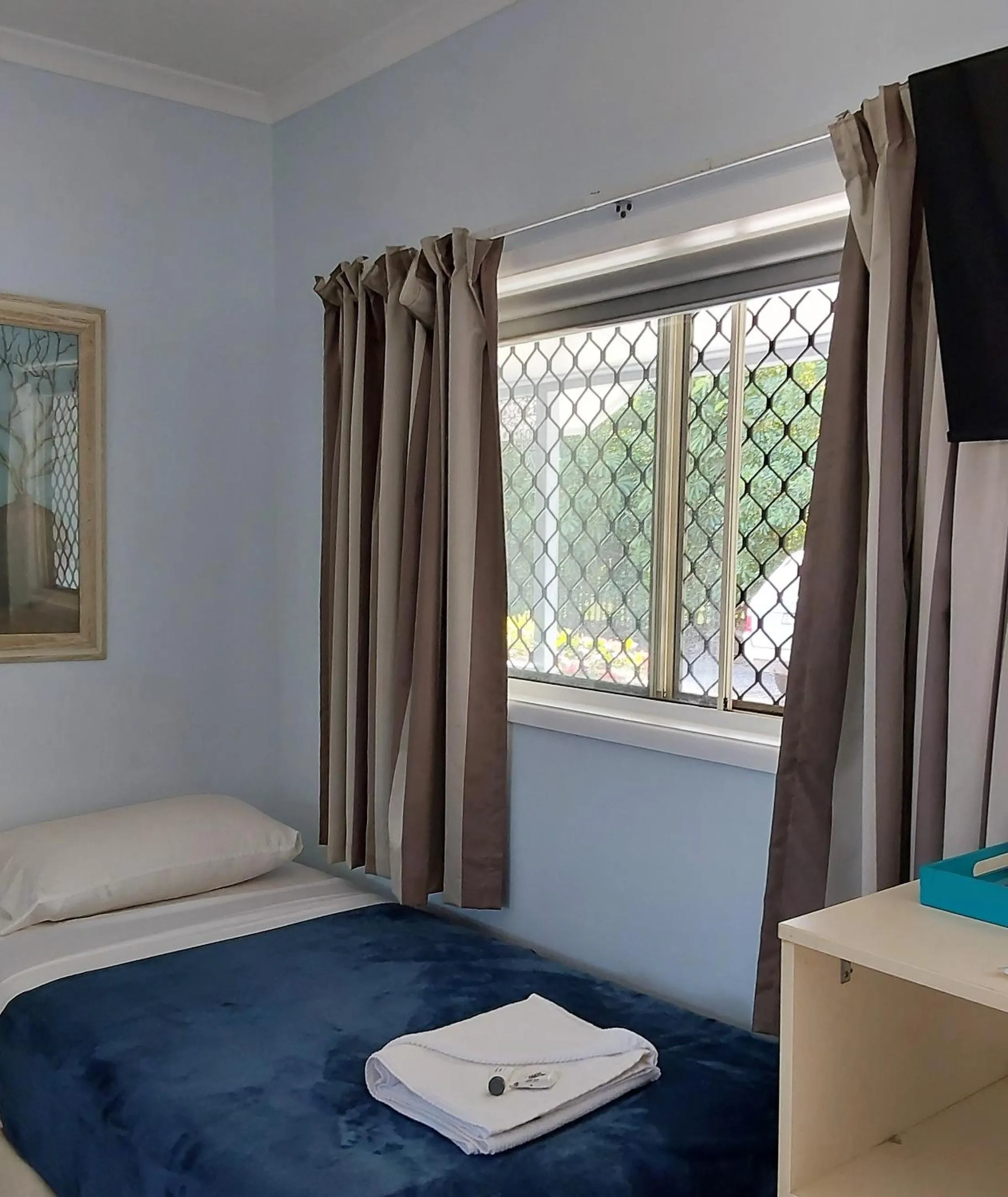 Property building, Bed in Cooktown Motel